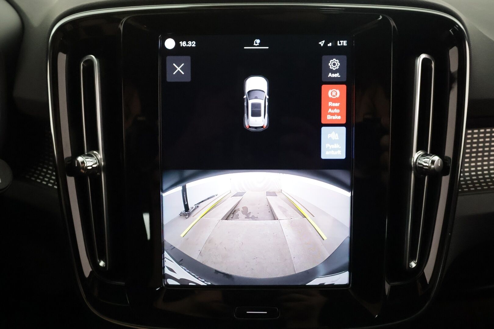 Volvo XC40 2021 P8 AWD Business R-Design aut - | ACC | ILP | Koukku | Muistipenkki | Nahka-alcantara | P.kamera | Sporttipenkit sähköllä | Pilot Assist | BLIS | 1-om suomiauto | Merkkihuollot |