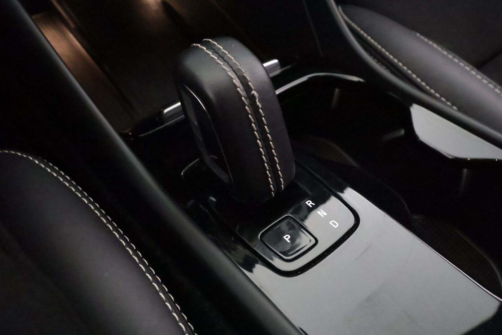 Volvo XC40 2021 P8 AWD Business R-Design aut - | ACC | ILP | Koukku | Muistipenkki | Nahka-alcantara | P.kamera | Sporttipenkit sähköllä | Pilot Assist | BLIS | 1-om suomiauto | Merkkihuollot |