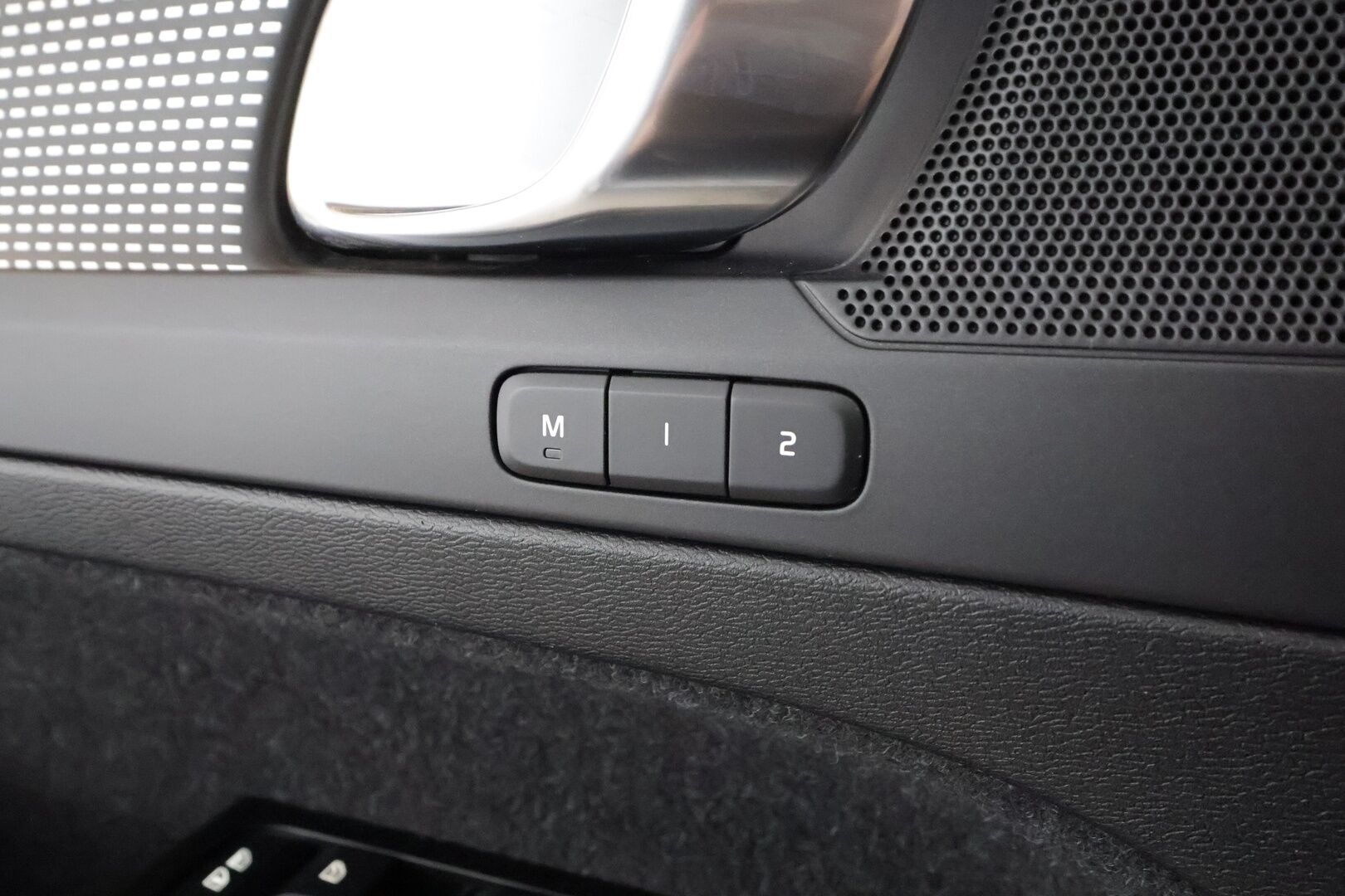 Volvo XC40 2021 P8 AWD Business R-Design aut - | ACC | ILP | Koukku | Muistipenkki | Nahka-alcantara | P.kamera | Sporttipenkit sähköllä | Pilot Assist | BLIS | 1-om suomiauto | Merkkihuollot |