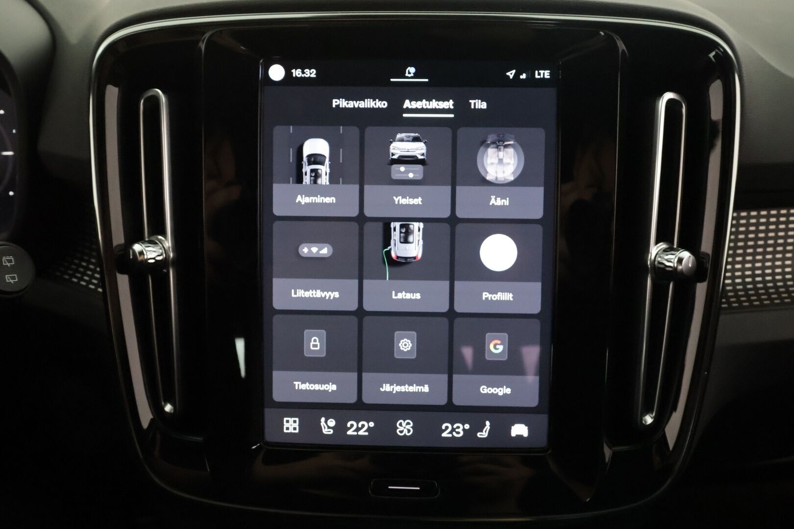 Volvo XC40 2021 P8 AWD Business R-Design aut - | ACC | ILP | Koukku | Muistipenkki | Nahka-alcantara | P.kamera | Sporttipenkit sähköllä | Pilot Assist | BLIS | 1-om suomiauto | Merkkihuollot |