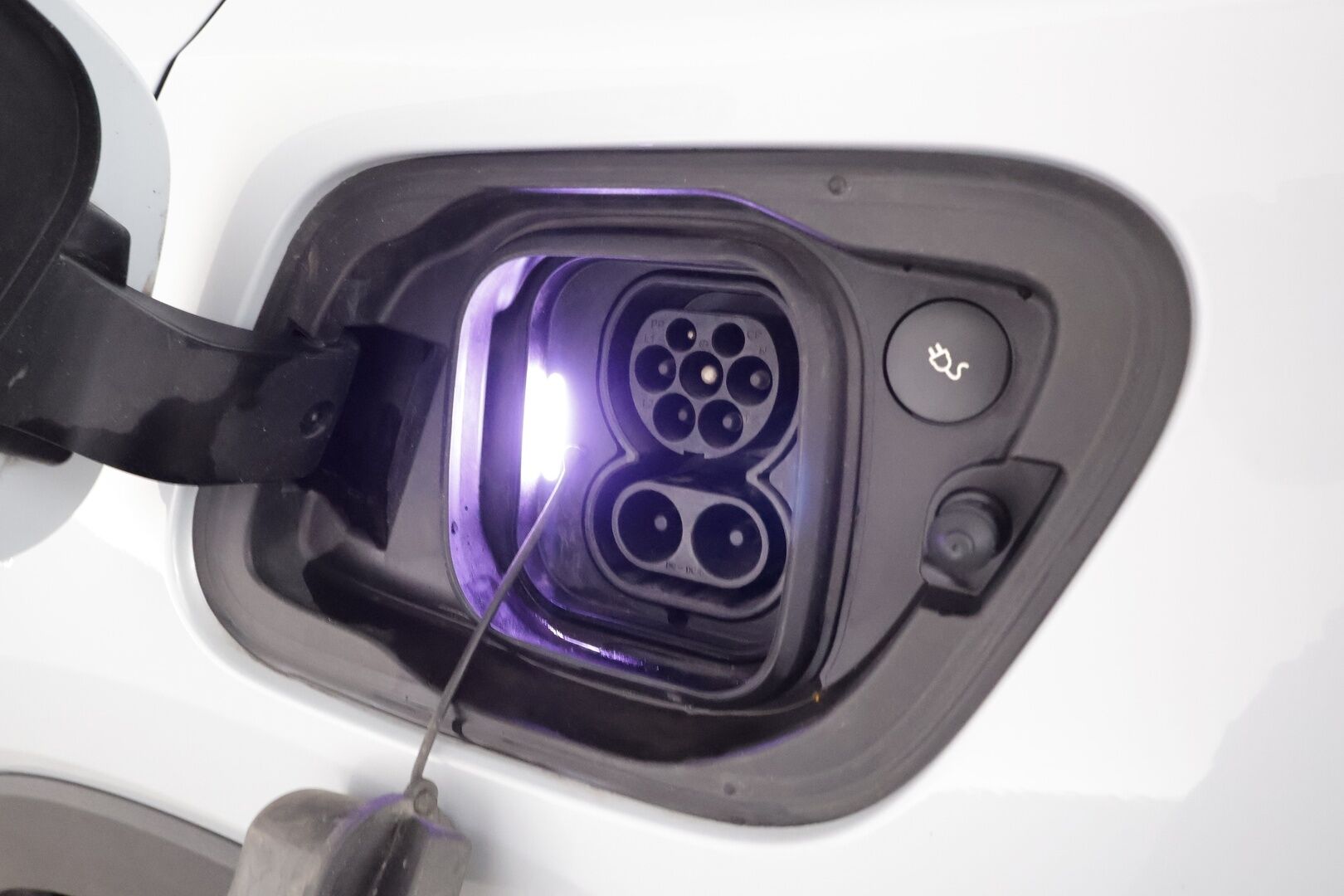 Volvo XC40 2021 P8 AWD Business R-Design aut - | ACC | ILP | Koukku | Muistipenkki | Nahka-alcantara | P.kamera | Sporttipenkit sähköllä | Pilot Assist | BLIS | 1-om suomiauto | Merkkihuollot |