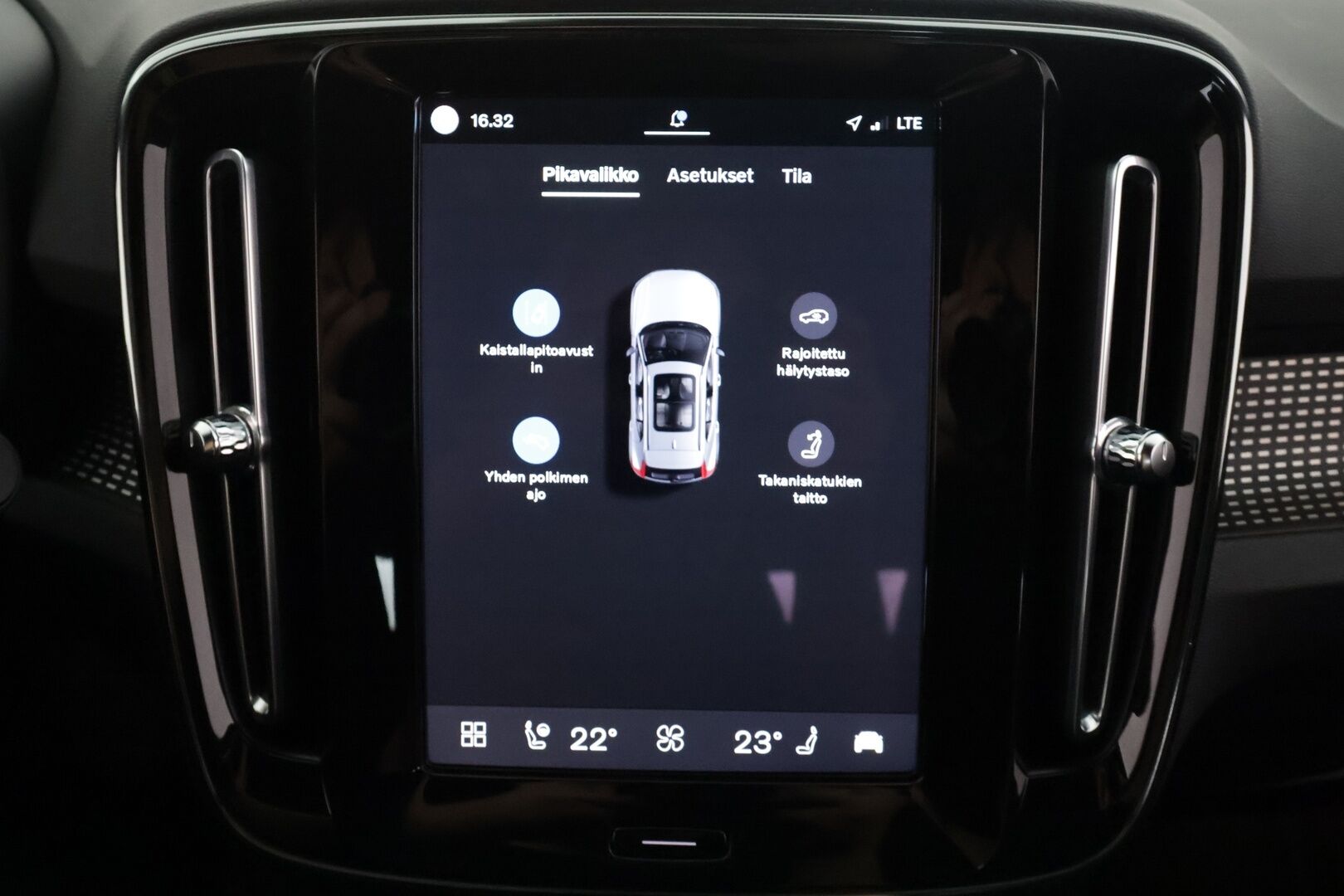 Volvo XC40 2021 P8 AWD Business R-Design aut - | ACC | ILP | Koukku | Muistipenkki | Nahka-alcantara | P.kamera | Sporttipenkit sähköllä | Pilot Assist | BLIS | 1-om suomiauto | Merkkihuollot |