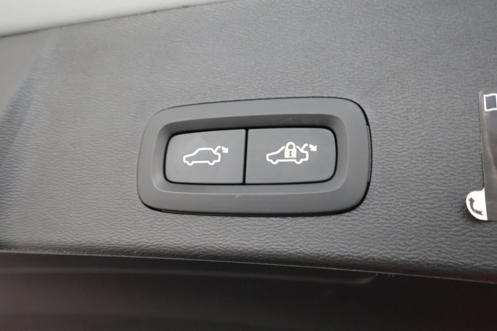 Volvo XC40 2021 P8 AWD Business R-Design aut - | ACC | ILP | Koukku | Muistipenkki | Nahka-alcantara | P.kamera | Sporttipenkit sähköllä | Pilot Assist | BLIS | 1-om suomiauto | Merkkihuollot |