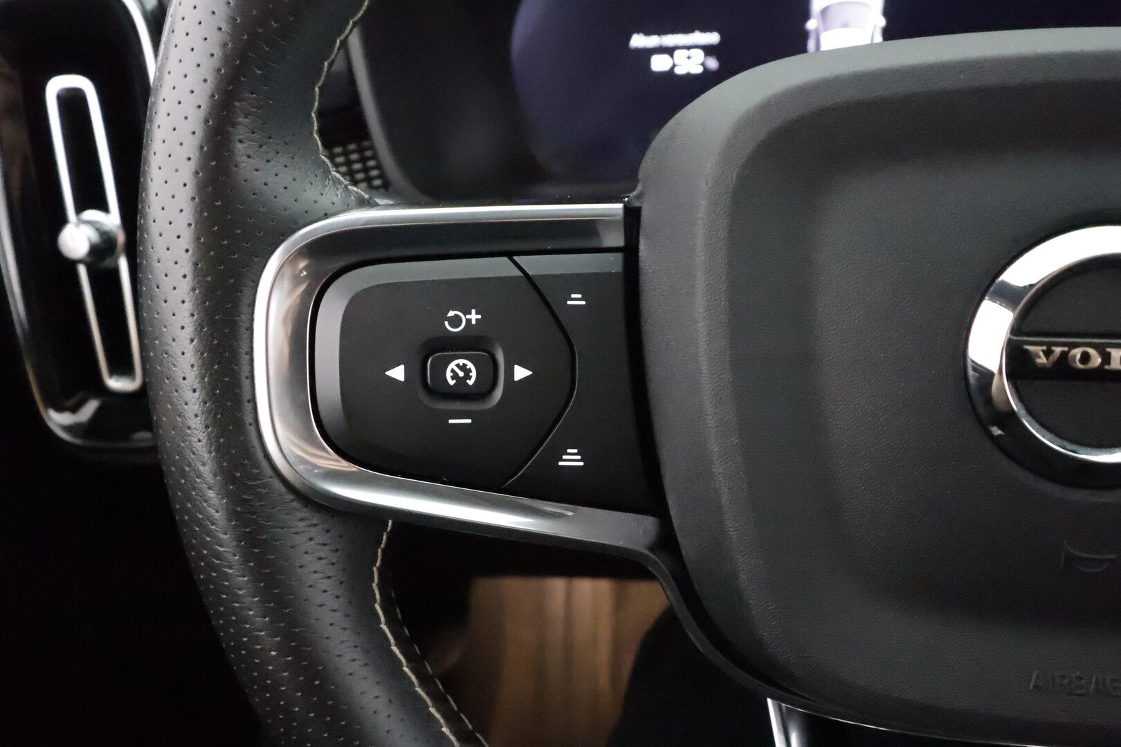 Volvo XC40 2021 P8 AWD Business R-Design aut - | ACC | ILP | Koukku | Muistipenkki | Nahka-alcantara | P.kamera | Sporttipenkit sähköllä | Pilot Assist | BLIS | 1-om suomiauto | Merkkihuollot |