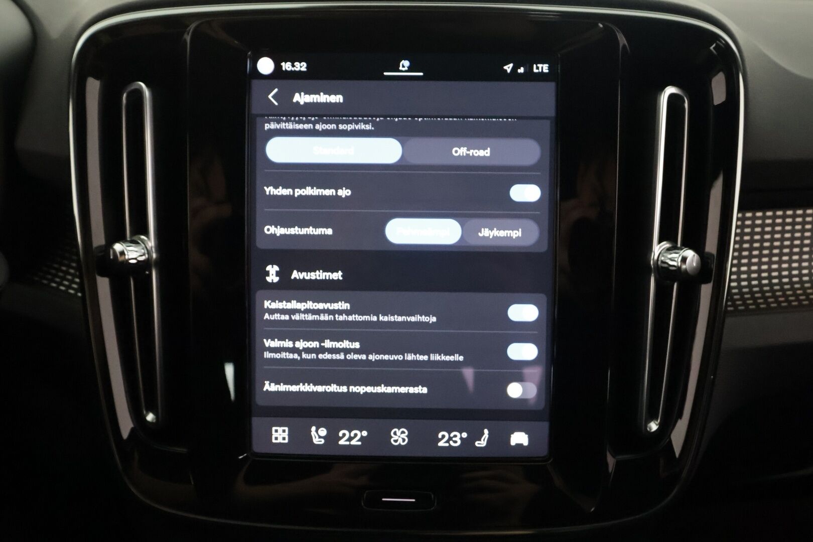 Volvo XC40 2021 P8 AWD Business R-Design aut - | ACC | ILP | Koukku | Muistipenkki | Nahka-alcantara | P.kamera | Sporttipenkit sähköllä | Pilot Assist | BLIS | 1-om suomiauto | Merkkihuollot |
