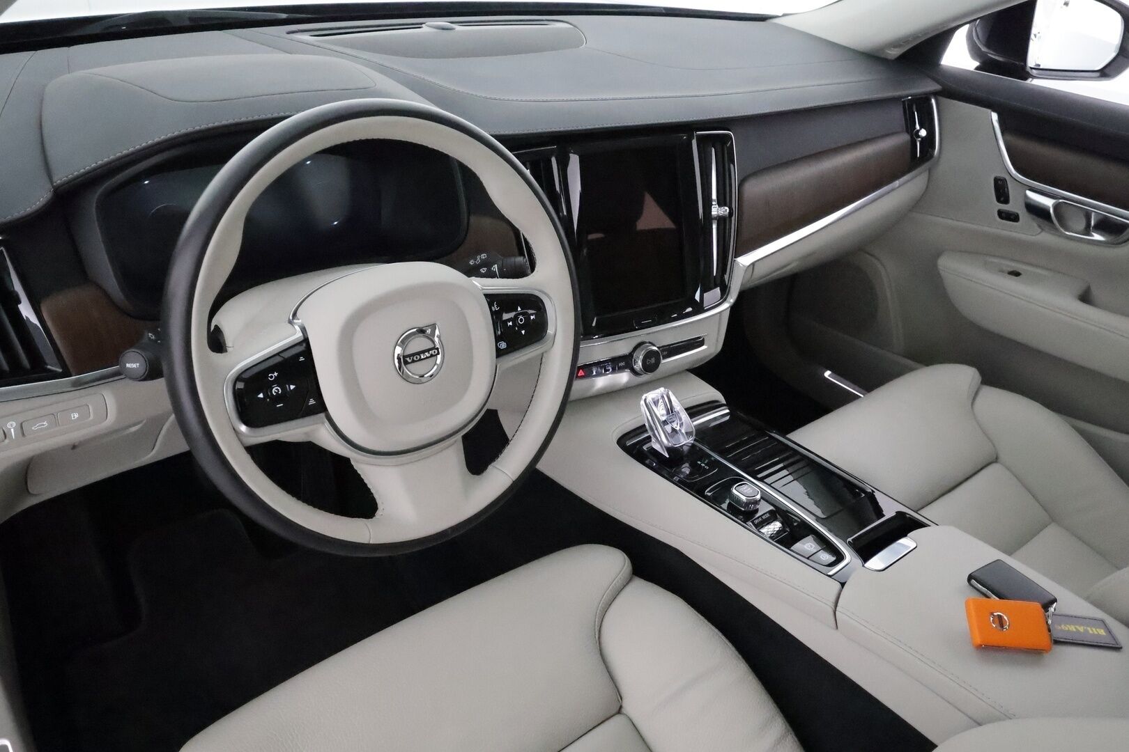 Volvo V90 2021 T8 TwE AWD Business Inscription aut **Adapt.vakkari / Muistipenkit / Webasto / Navi / Full LED / Vaaleat nahat** - FACELIFT / 1.Om Suomi-auto / Merkkihuollettu / P.kamera / Penkinlämmittimet takana / Ratinlämmitin - Osta nyt, maksa vasta ensi vuonna