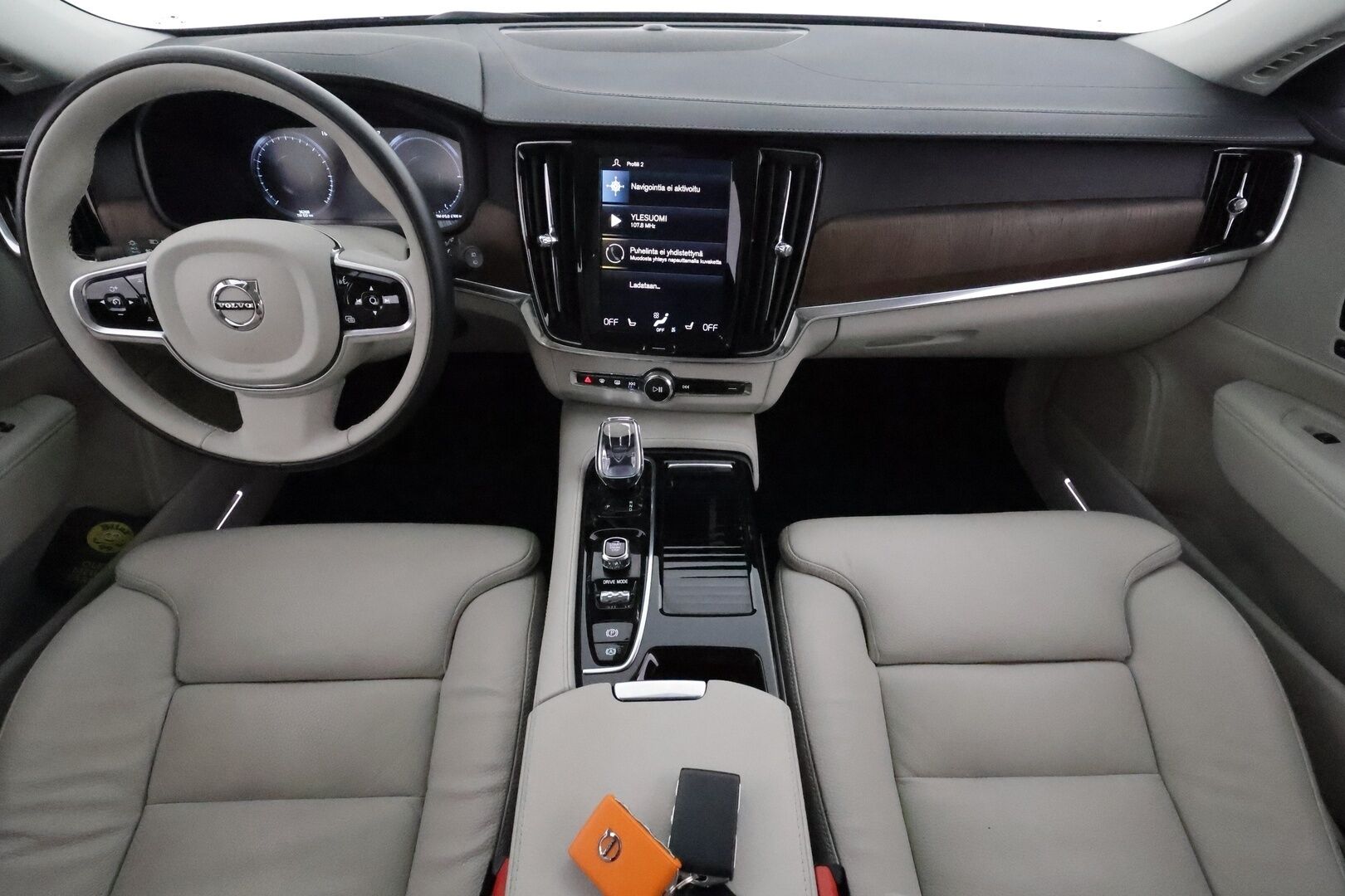 Volvo V90 2021 T8 TwE AWD Business Inscription aut **Adapt.vakkari / Muistipenkit / Webasto / Navi / Full LED / Vaaleat nahat** - FACELIFT / 1.Om Suomi-auto / Merkkihuollettu / P.kamera / Penkinlämmittimet takana / Ratinlämmitin - Osta nyt, maksa vasta ensi vuonna