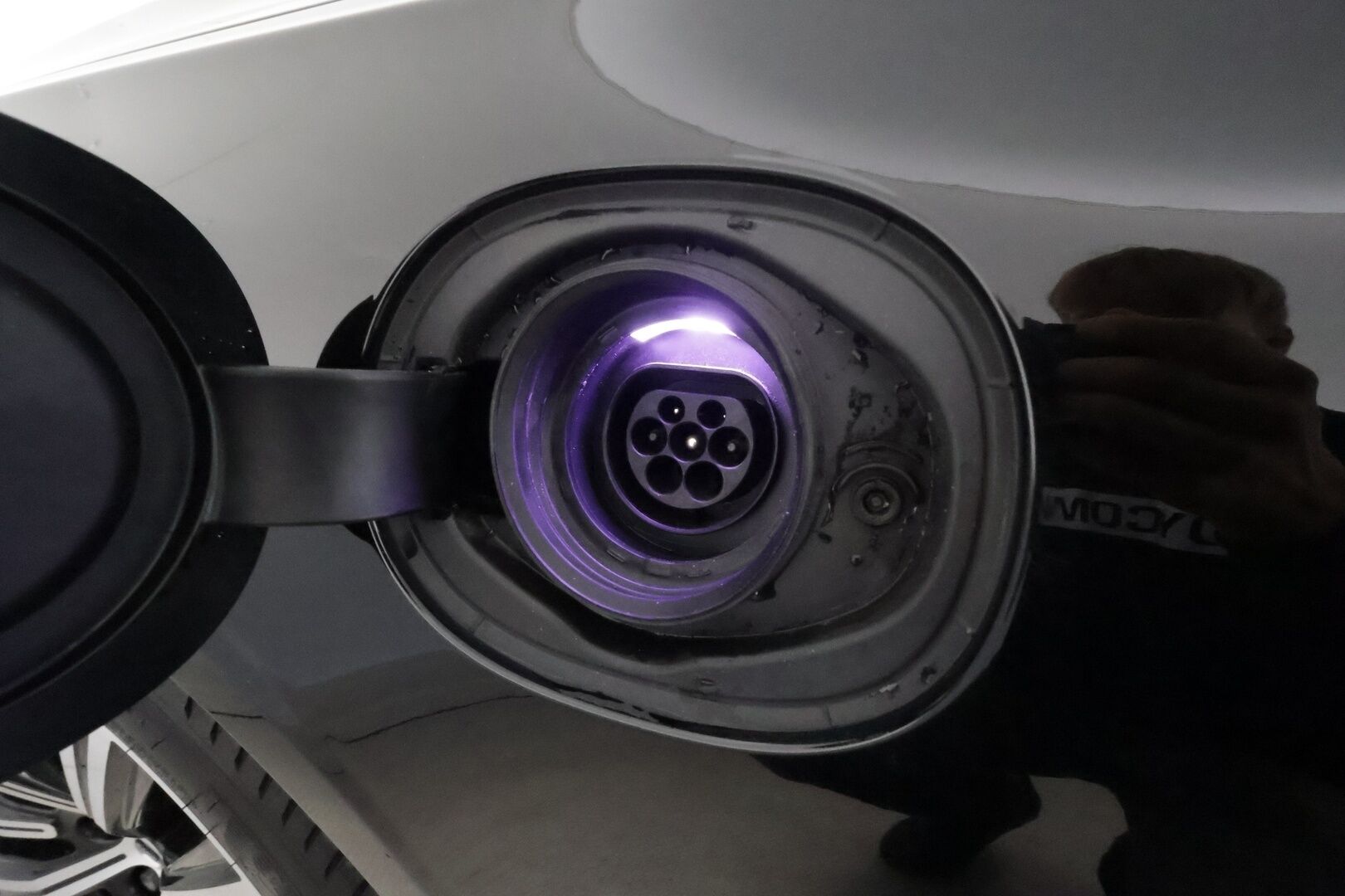 Volvo V90 2021 T8 TwE AWD Business Inscription aut **Adapt.vakkari / Muistipenkit / Webasto / Navi / Full LED / Vaaleat nahat** - FACELIFT / 1.Om Suomi-auto / Merkkihuollettu / P.kamera / Penkinlämmittimet takana / Ratinlämmitin - Osta nyt, maksa vasta ensi vuonna