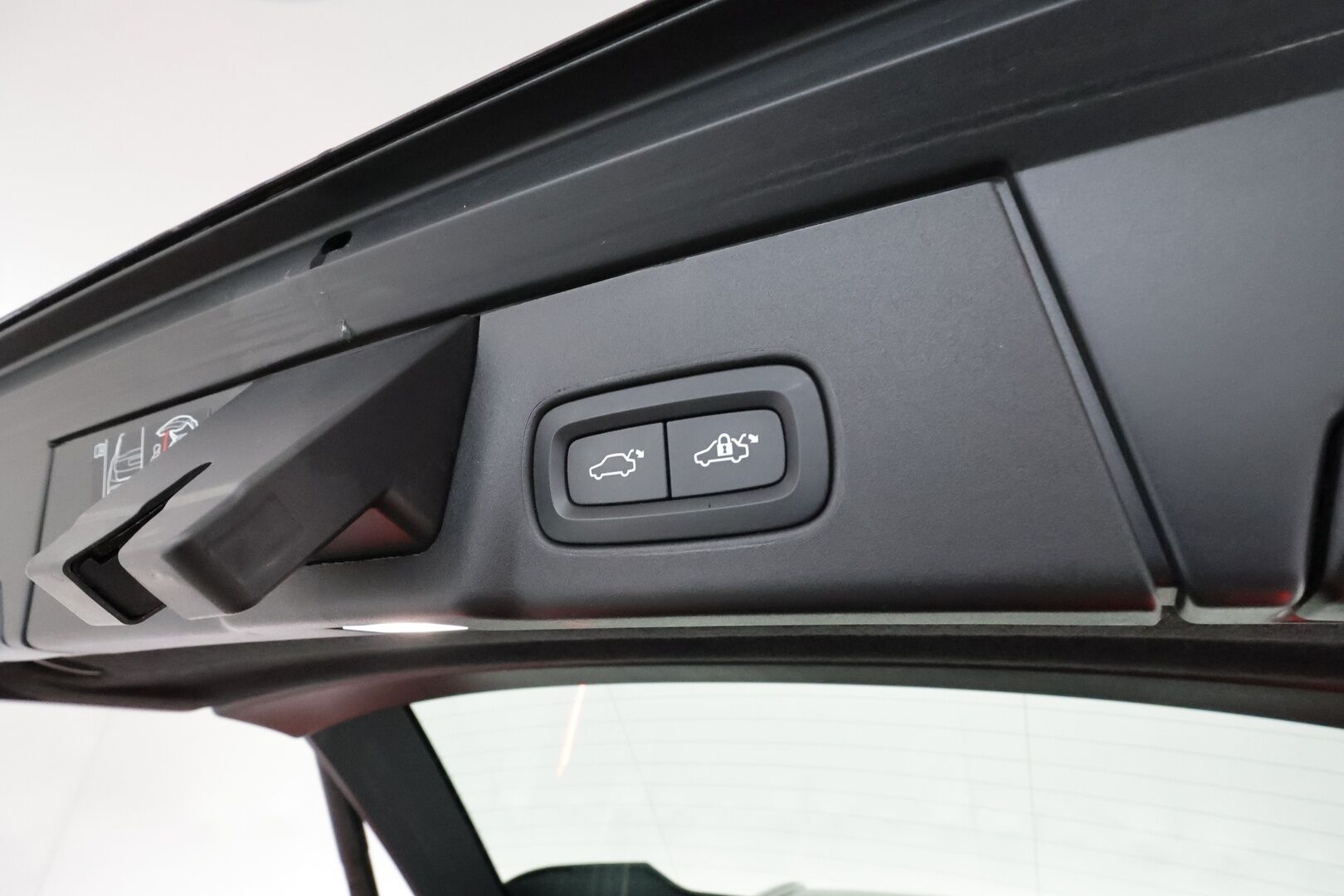 Volvo V90 2021 T8 TwE AWD Business Inscription aut **Adapt.vakkari / Muistipenkit / Webasto / Navi / Full LED / Vaaleat nahat** - FACELIFT / 1.Om Suomi-auto / Kahdet renkaat aluvanteilla / Merkkihuollettu / P.kamera / Penkinlämmittimet takana / Ratinlämmitin