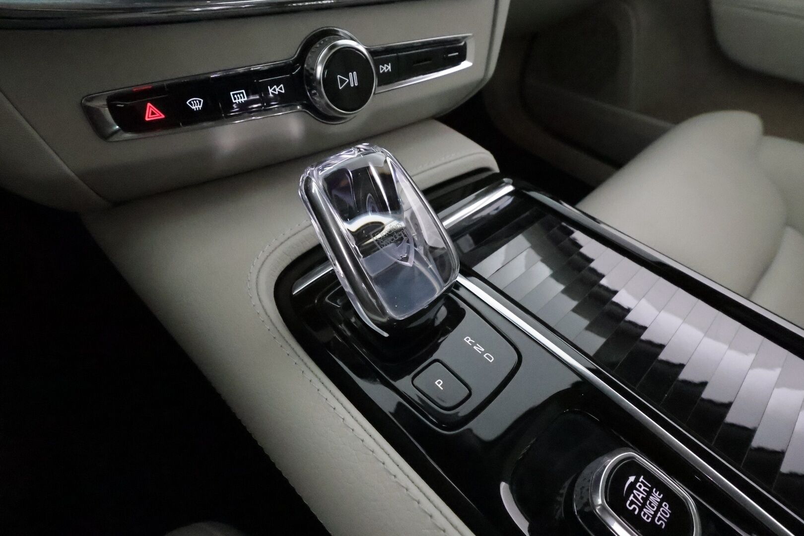 Volvo V90 2021 T8 TwE AWD Business Inscription aut **Adapt.vakkari / Muistipenkit / Webasto / Navi / Full LED / Vaaleat nahat** - FACELIFT / 1.Om Suomi-auto / Merkkihuollettu / P.kamera / Penkinlämmittimet takana / Ratinlämmitin - Osta nyt, maksa vasta ensi vuonna