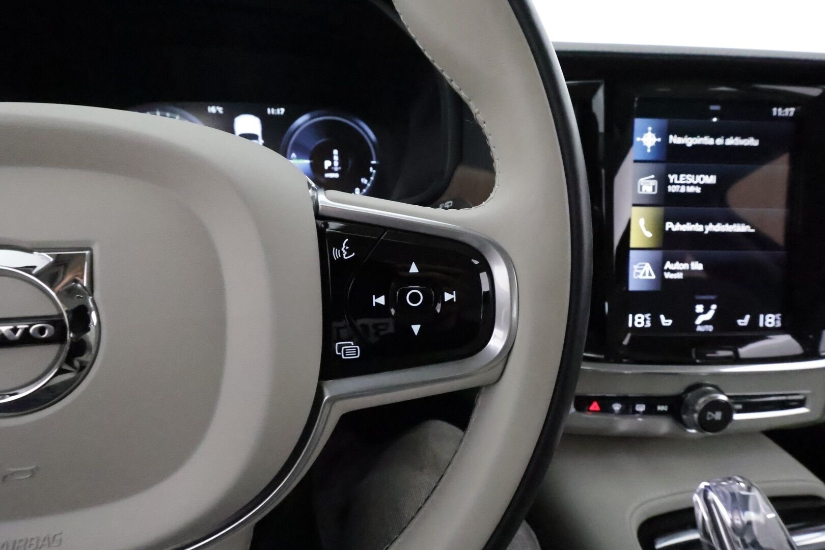 Volvo V90 2021 T8 TwE AWD Business Inscription aut **Adapt.vakkari / Muistipenkit / Webasto / Navi / Full LED / Vaaleat nahat** - FACELIFT / 1.Om Suomi-auto / Merkkihuollettu / P.kamera / Penkinlämmittimet takana / Ratinlämmitin - Osta nyt, maksa vasta ensi vuonna