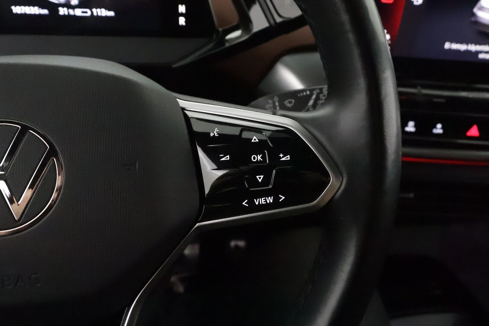 Volkswagen ID.4 2021 Pro Performance Business 150 kW **Lämpöpumppu / Adapt.Vakkari / Matrix-LED / P.kamera / Navi / Kaistavahti / Keyless** - 1-om Suomi-auto / 2x Latauskaapelit / Kahdet Renkaat / Merkkihuollettu!
