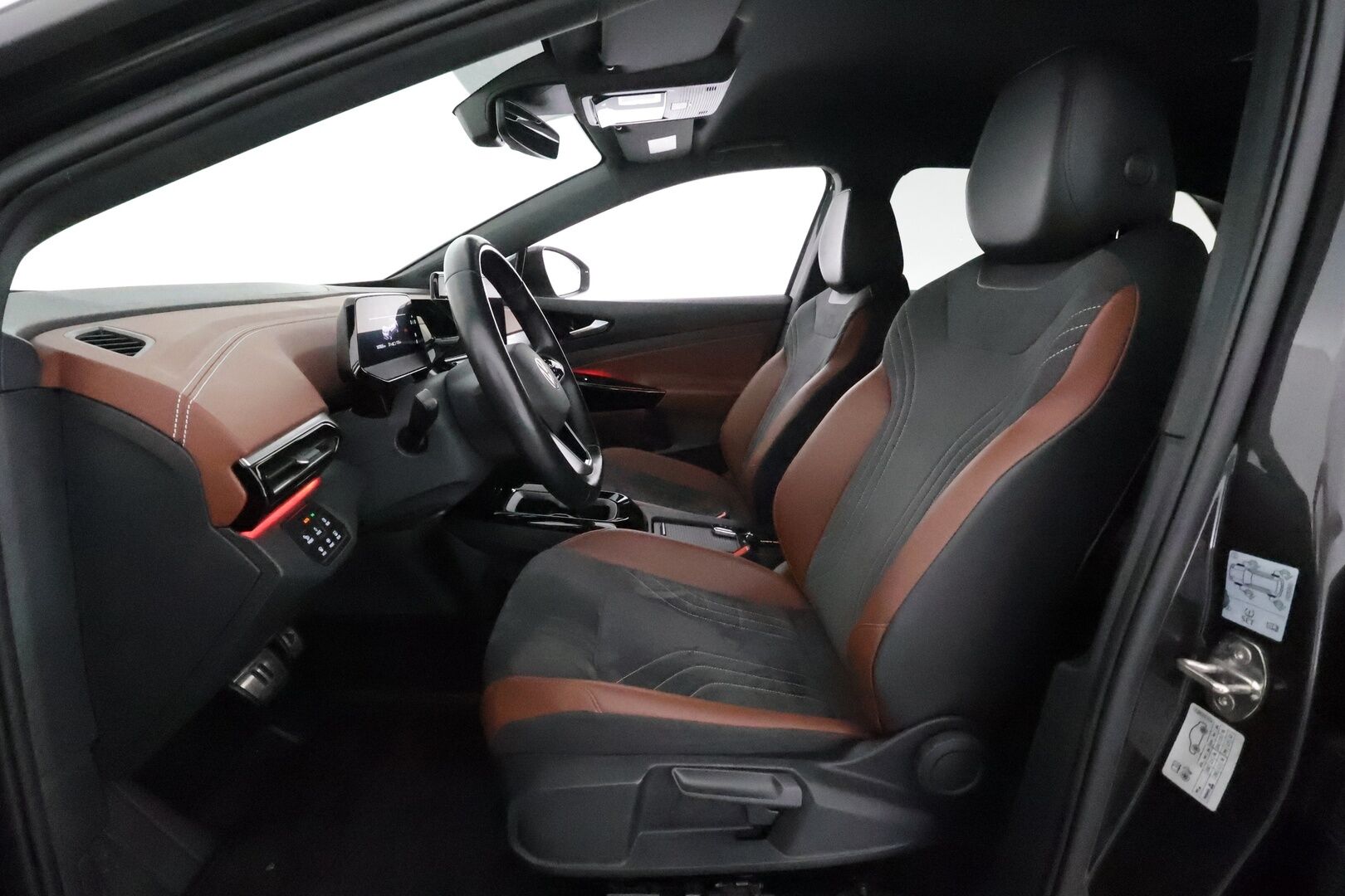 Volkswagen ID.4 2021 Pro Performance Business 150 kW **Lämpöpumppu / Adapt.Vakkari / Matrix-LED / P.kamera / Navi / Kaistavahti / Keyless** - 1-om Suomi-auto / 2x Latauskaapelit / Kahdet Renkaat / Merkkihuollettu!