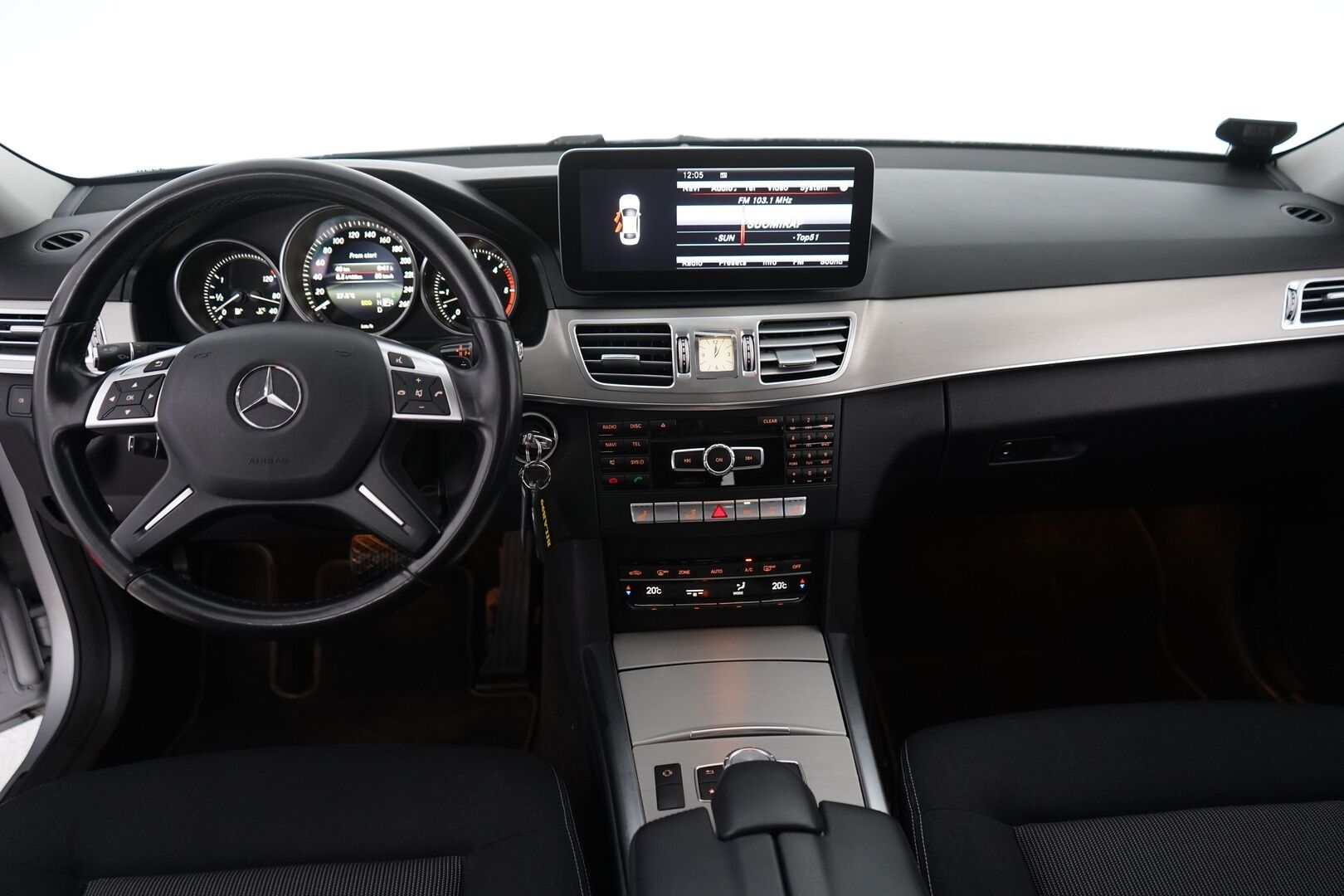 Mercedes-Benz E 2014 300 BlueTec T A - KATSO HINTA! | Vakionopeudensäädin | Tutkat | Apple&Android | Sähkökontti | Todella siisti | 2 x vanteet | Juuri katsastettu