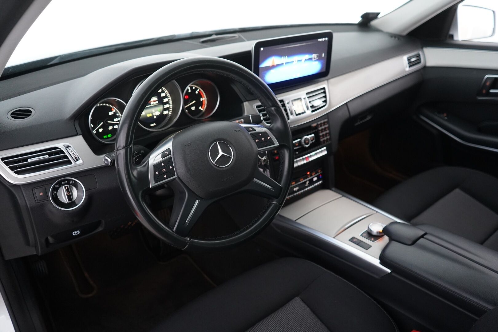 Mercedes-Benz E 2014 300 BlueTec T A - KATSO HINTA! | Vakionopeudensäädin | Tutkat | Apple&Android | Sähkökontti | Todella siisti | 2 x vanteet | Juuri katsastettu