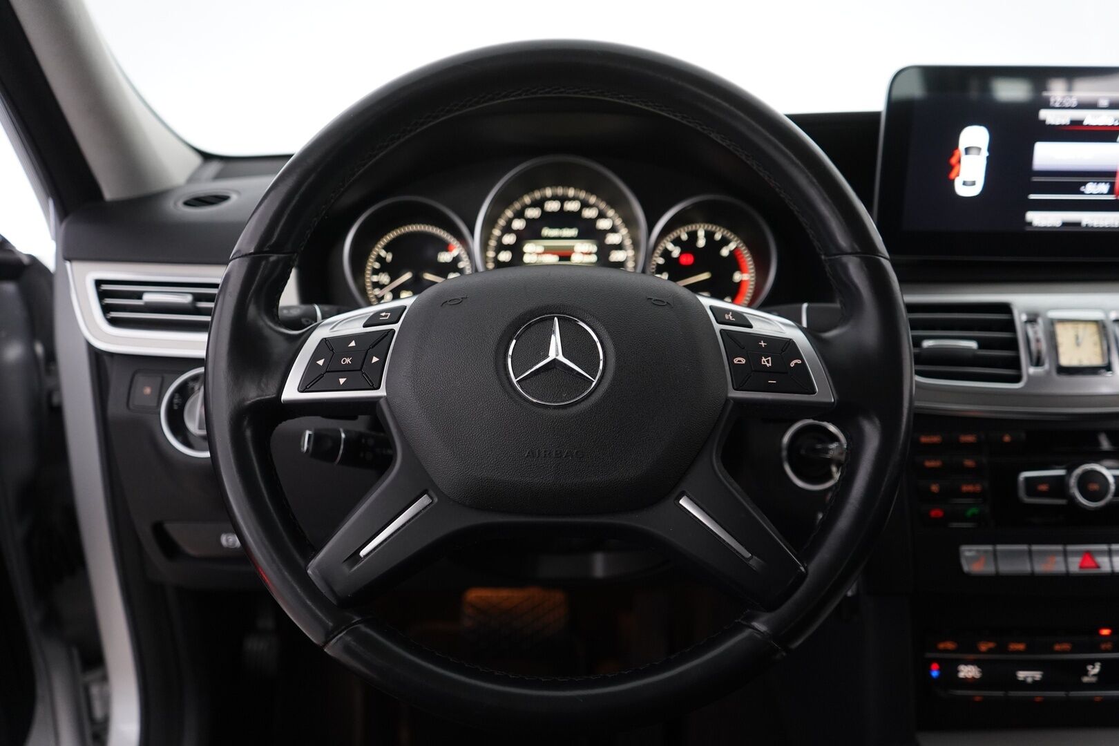 Mercedes-Benz E 2014 300 BlueTec T A - KATSO HINTA! | Vakionopeudensäädin | Tutkat | Apple&Android | Sähkökontti | Todella siisti | 2 x vanteet | Juuri katsastettu