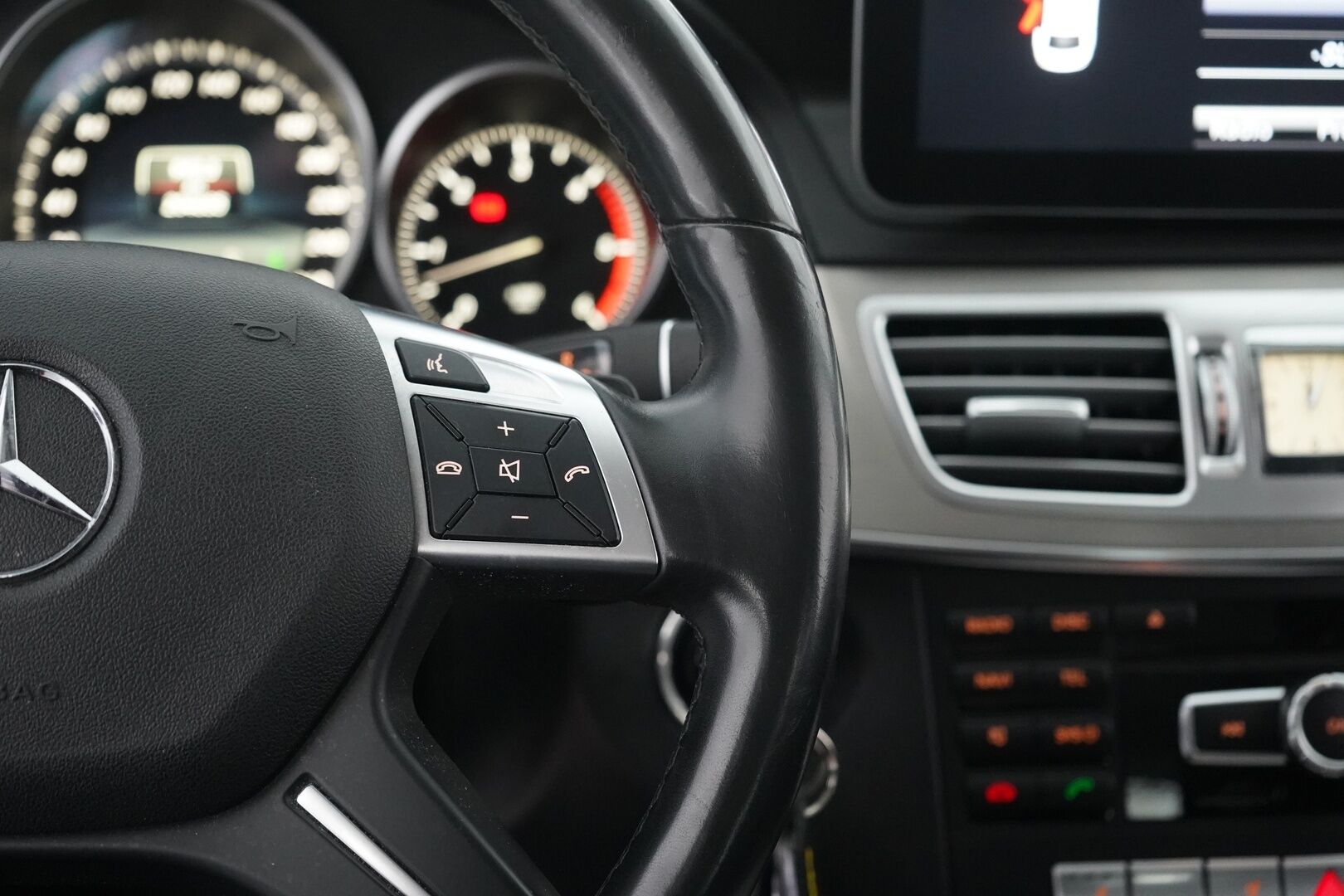 Mercedes-Benz E 2014 300 BlueTec T A - KATSO HINTA! | Vakionopeudensäädin | Tutkat | Apple&Android | Sähkökontti | Todella siisti | 2 x vanteet | Juuri katsastettu