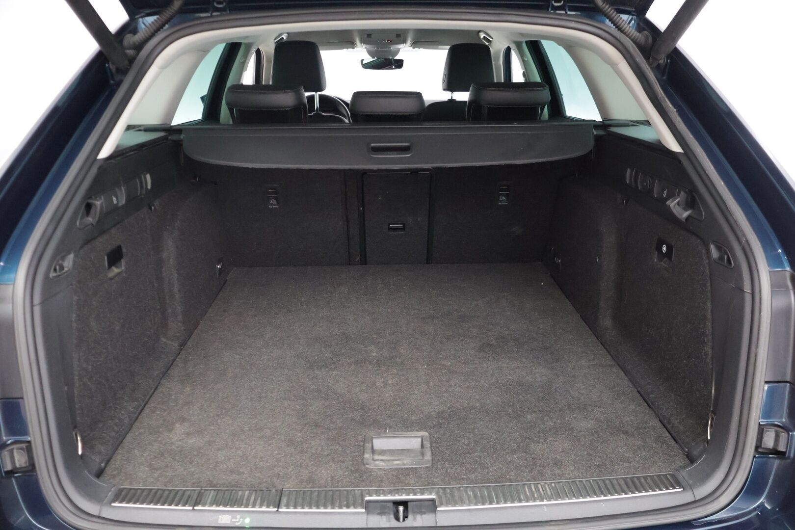 Skoda Superb 2021 Combi 2,0 TDI 150 Style *ACC / Webasto / Canton / Digimittaristo / KeylessGo / Muistipenkki / Matrix LED* - Suomi-auto / Vetokoukku / Kahdet renkaat alumiinivanteilla!