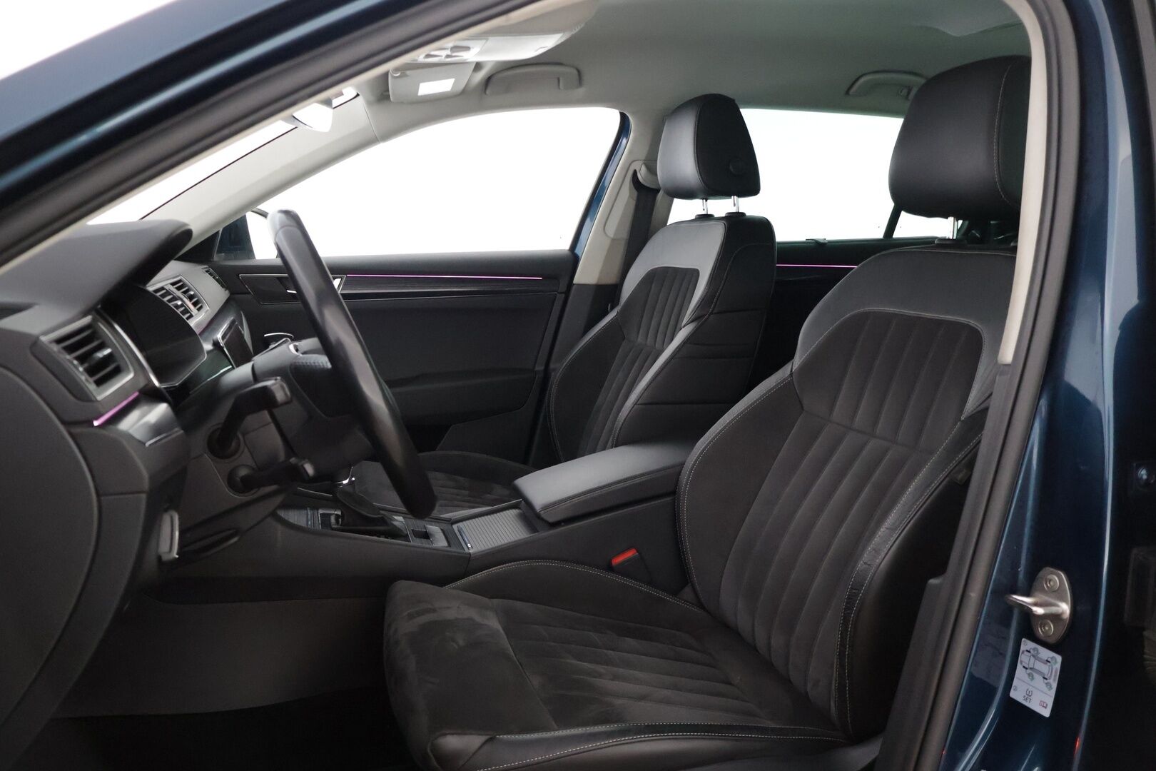 Skoda Superb 2021 Combi 2,0 TDI 150 Style *ACC / Webasto / Canton / Digimittaristo / KeylessGo / Muistipenkki / Matrix LED* - Suomi-auto / Vetokoukku / Kahdet renkaat alumiinivanteilla!