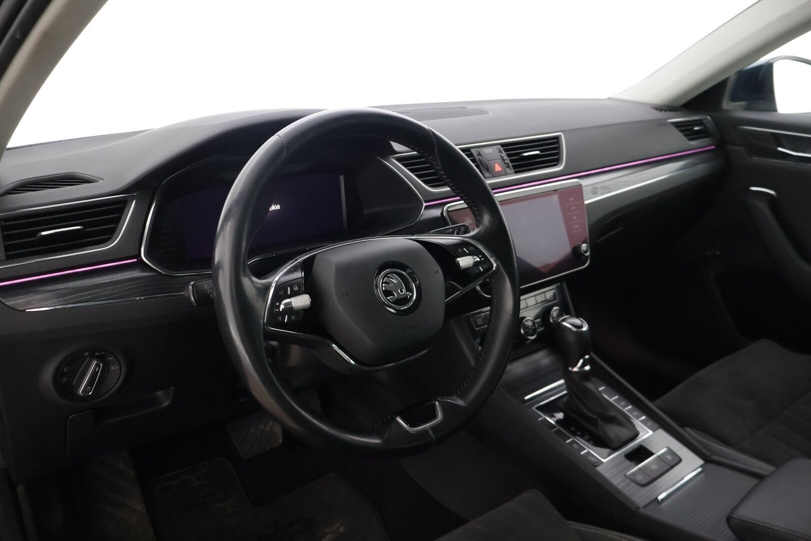 Skoda Superb 2021 Combi 2,0 TDI 150 Style *ACC / Webasto / Canton / Digimittaristo / KeylessGo / Muistipenkki / Matrix LED* - Suomi-auto / Vetokoukku / Kahdet renkaat alumiinivanteilla!