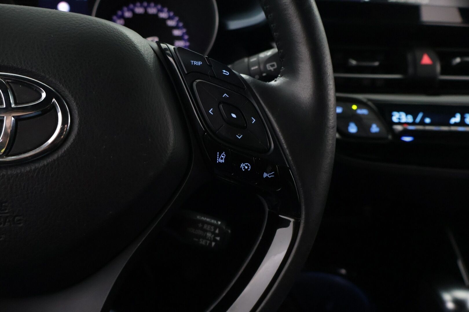 Toyota C-HR 2021 1,8 Hybrid Intense Edition - ACC | BLIS | Kaistallapitoavustin | Navi | P-kamera | LED | Lämpöratti | Lohko ja sisäpuhallin
