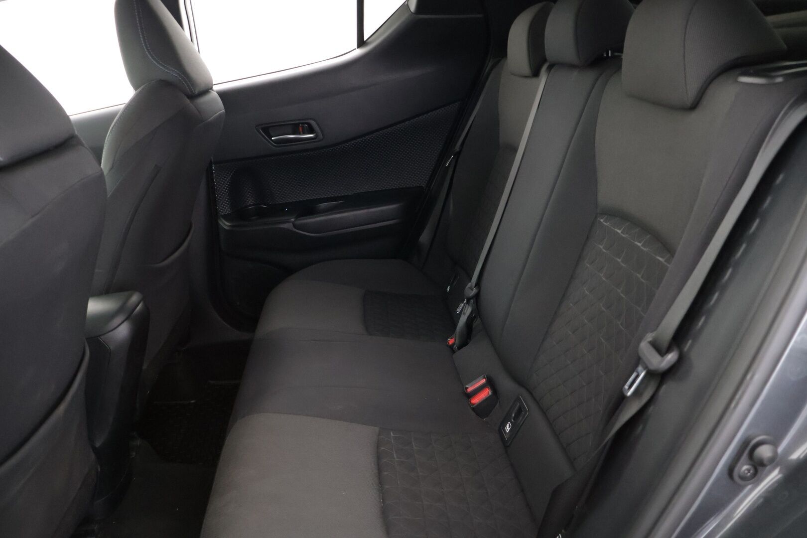 Toyota C-HR 2021 1,8 Hybrid Intense Edition - ACC | BLIS | Kaistallapitoavustin | Navi | P-kamera | LED | Lämpöratti | Lohko ja sisäpuhallin