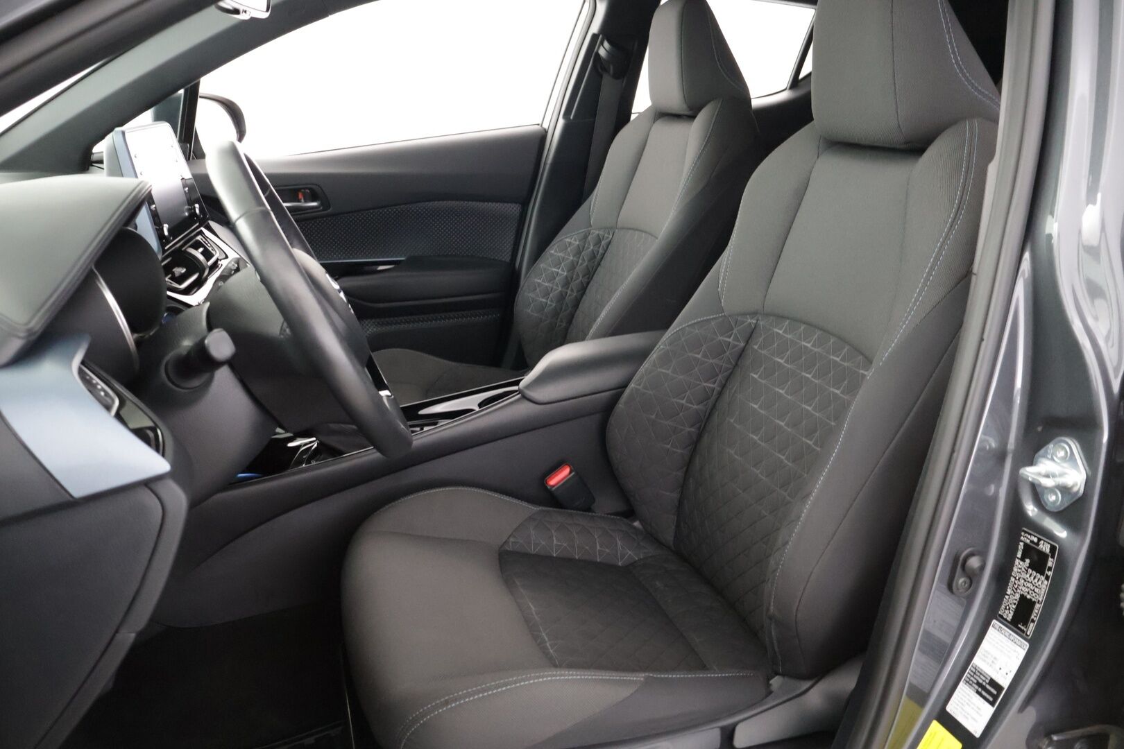 Toyota C-HR 2021 1,8 Hybrid Intense Edition - ACC | BLIS | Kaistallapitoavustin | Navi | P-kamera | LED | Lämpöratti | Lohko ja sisäpuhallin