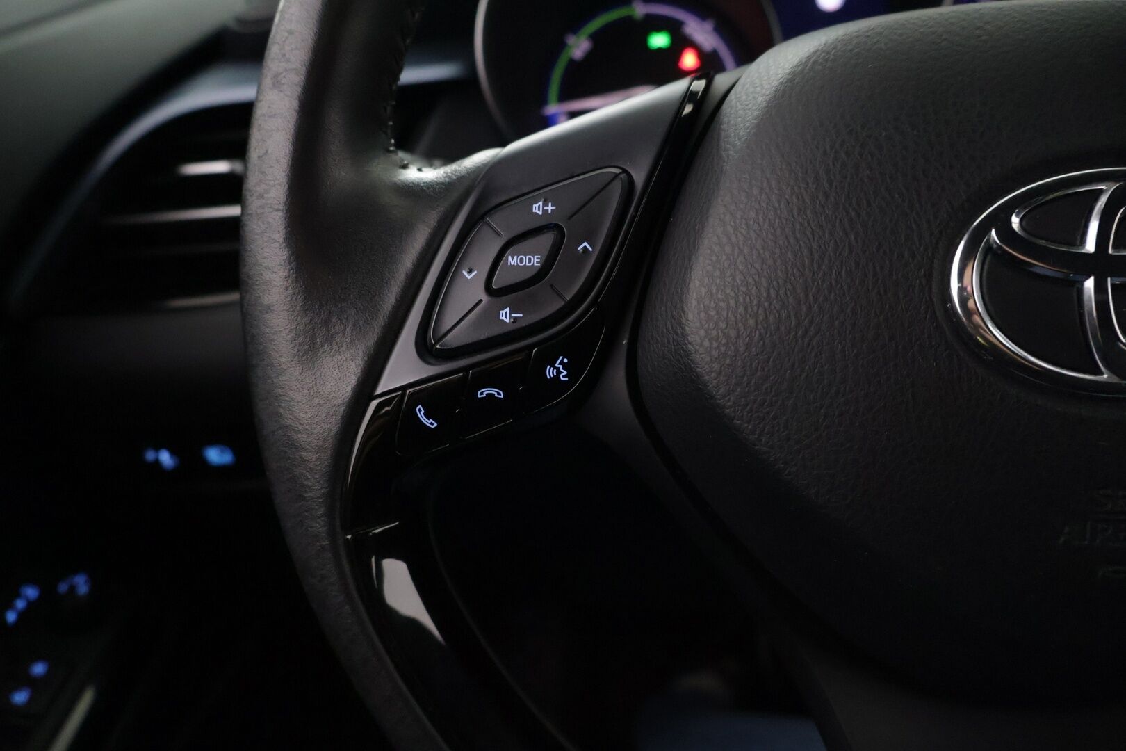 Toyota C-HR 2021 1,8 Hybrid Intense Edition - ACC | BLIS | Kaistallapitoavustin | Navi | P-kamera | LED | Lämpöratti | Lohko ja sisäpuhallin