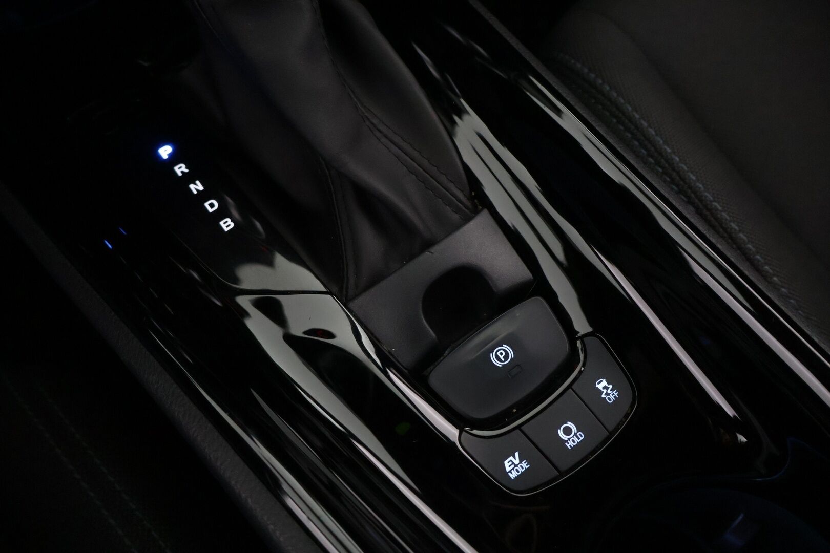 Toyota C-HR 2021 1,8 Hybrid Intense Edition - ACC | BLIS | Kaistallapitoavustin | Navi | P-kamera | LED | Lämpöratti | Lohko ja sisäpuhallin