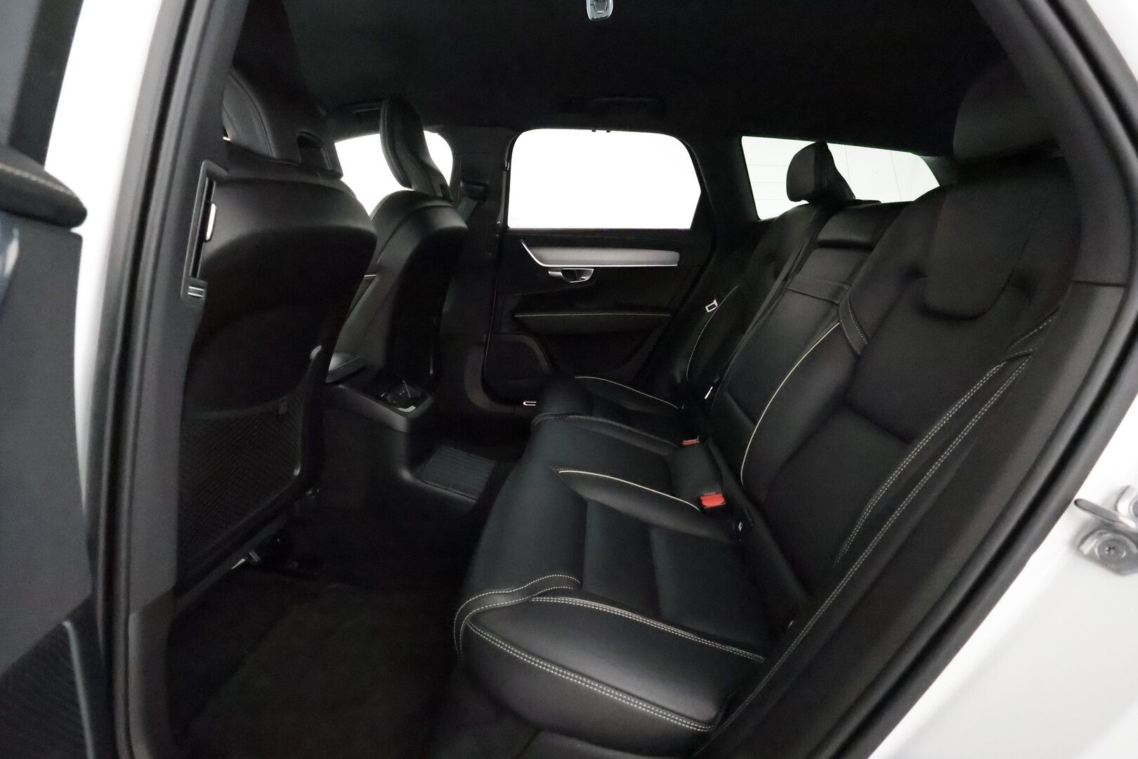 Volvo V90 2021 T6 TwE AWD Business R-Design aut **Adapt. vakkari / Pa-lämmitin / Koukku / Muistipenkit / 360 Kamera** - 3,99 % KORKOTARJOUS TÄHÄN AUTOON - 1-om. Suomi-auto / Nahkasisusta / Apple&Android / Keyless 
