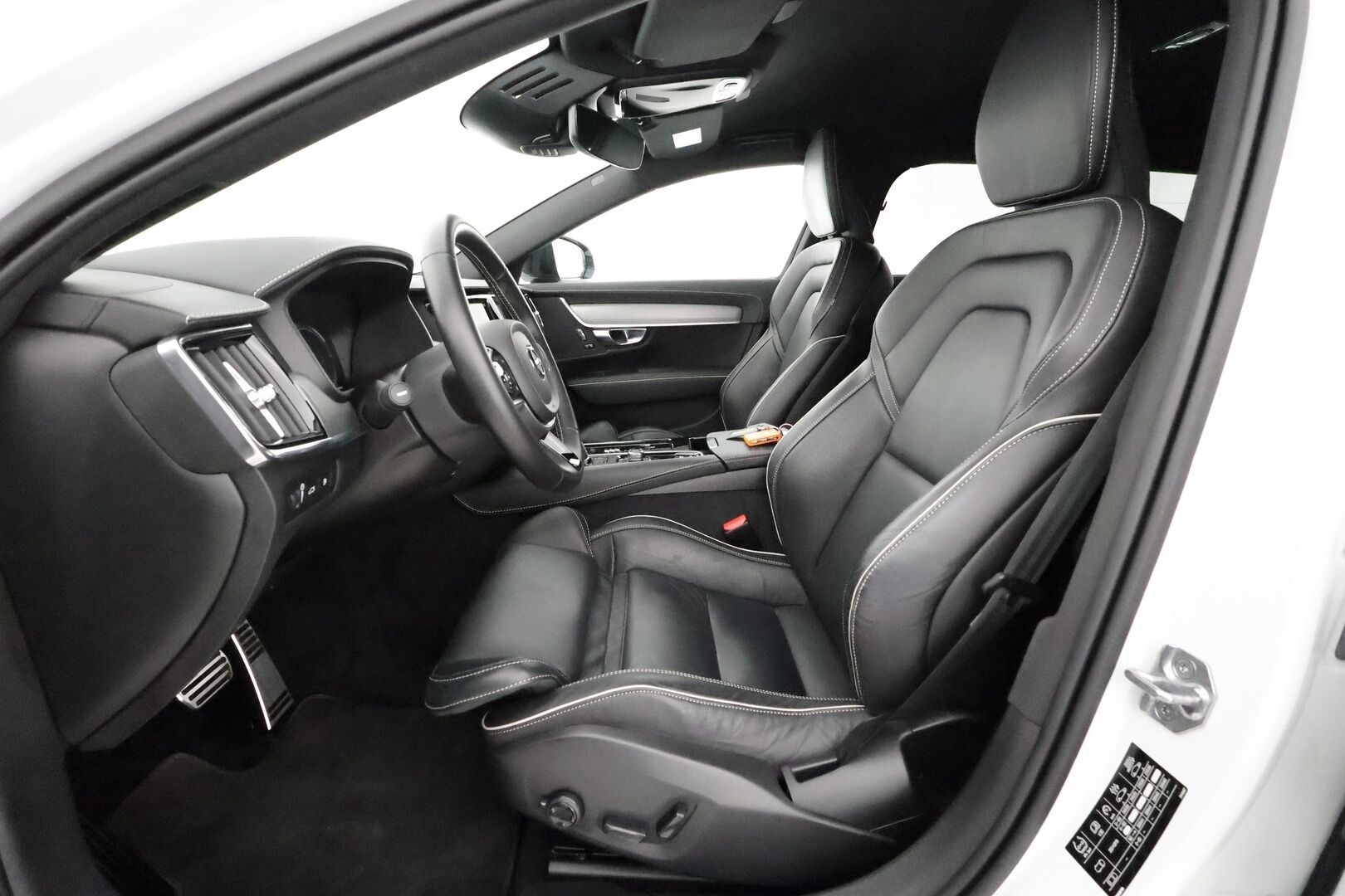 Volvo V90 2021 T6 TwE AWD Business R-Design aut **Adapt. vakkari / Pa-lämmitin / Koukku / Muistipenkit / 360 Kamera** - 3,99 % KORKOTARJOUS TÄHÄN AUTOON - 1-om. Suomi-auto / Nahkasisusta / Apple&Android / Keyless 