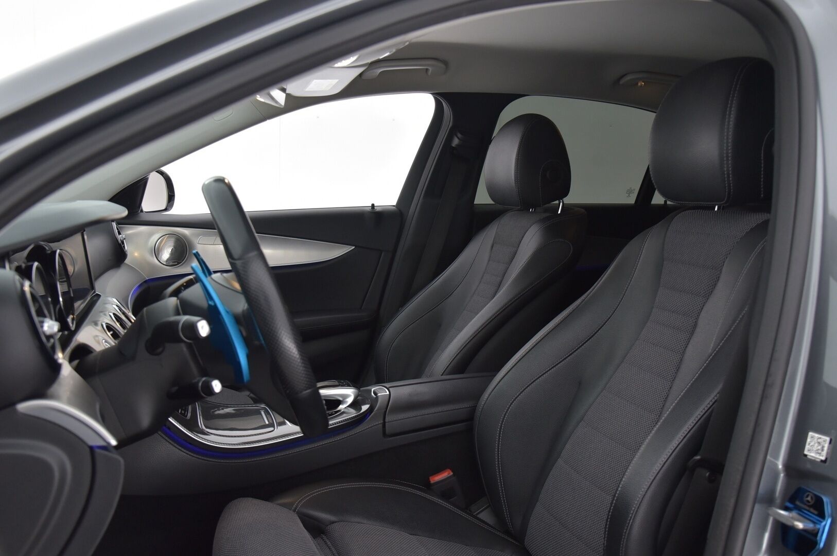 Mercedes-Benz E 2017 350 e A Premium Business AMG YritysOutlet - Myydään vain yrityksille  * Sporttipenkit / P.Kamera / Vakionopeudensäädin / Comand Navi / LED High Performance * - Tämä auto myydään YritysOutlet -valikoimasta vain yritykselle / Ambient valaistus / Kahdet renkaat vanteilla