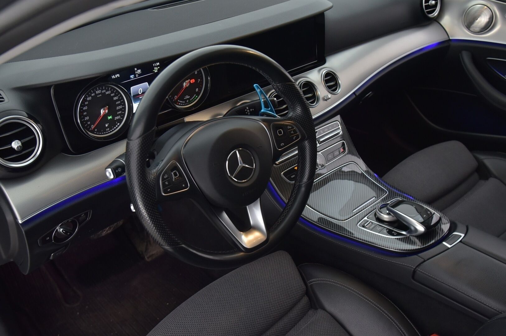 Mercedes-Benz E 2017 350 e A Premium Business AMG YritysOutlet - Myydään vain yrityksille  * Sporttipenkit / P.Kamera / Vakionopeudensäädin / Comand Navi / LED High Performance * - Tämä auto myydään YritysOutlet -valikoimasta vain yritykselle / Ambient valaistus / Kahdet renkaat vanteilla