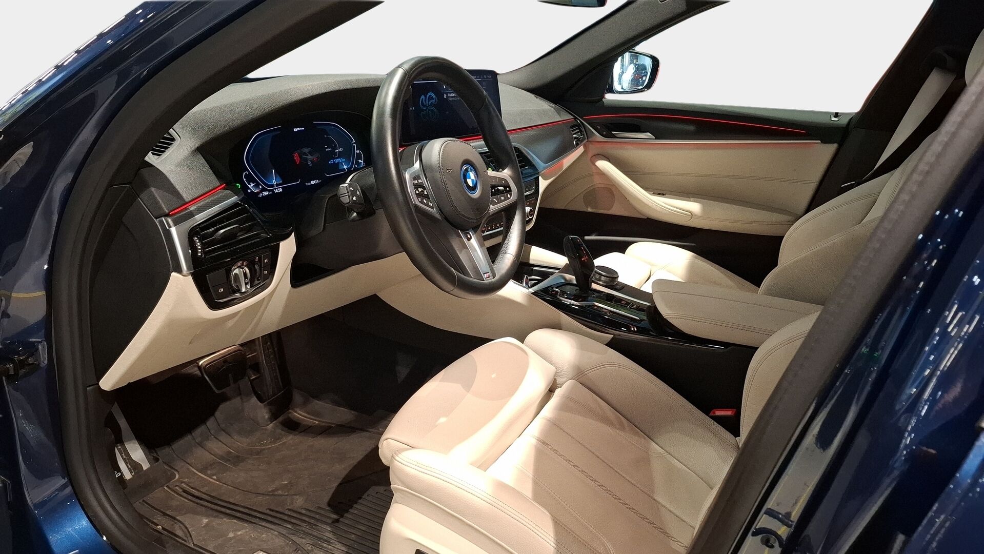 BMW 530 2022 G30 Sedan 530e xDrive A Charged Edition M Sport / Adapt. vak / HiFi / Adapt.LED / Comfort Access - 3,99 % KORKOTARJOUS TÄHÄN AUTOON - 1.om Suomi-auto / Merkkiliikkeen huollot / Nahkasisusta / Sähkötoiminen vetokoukku / 