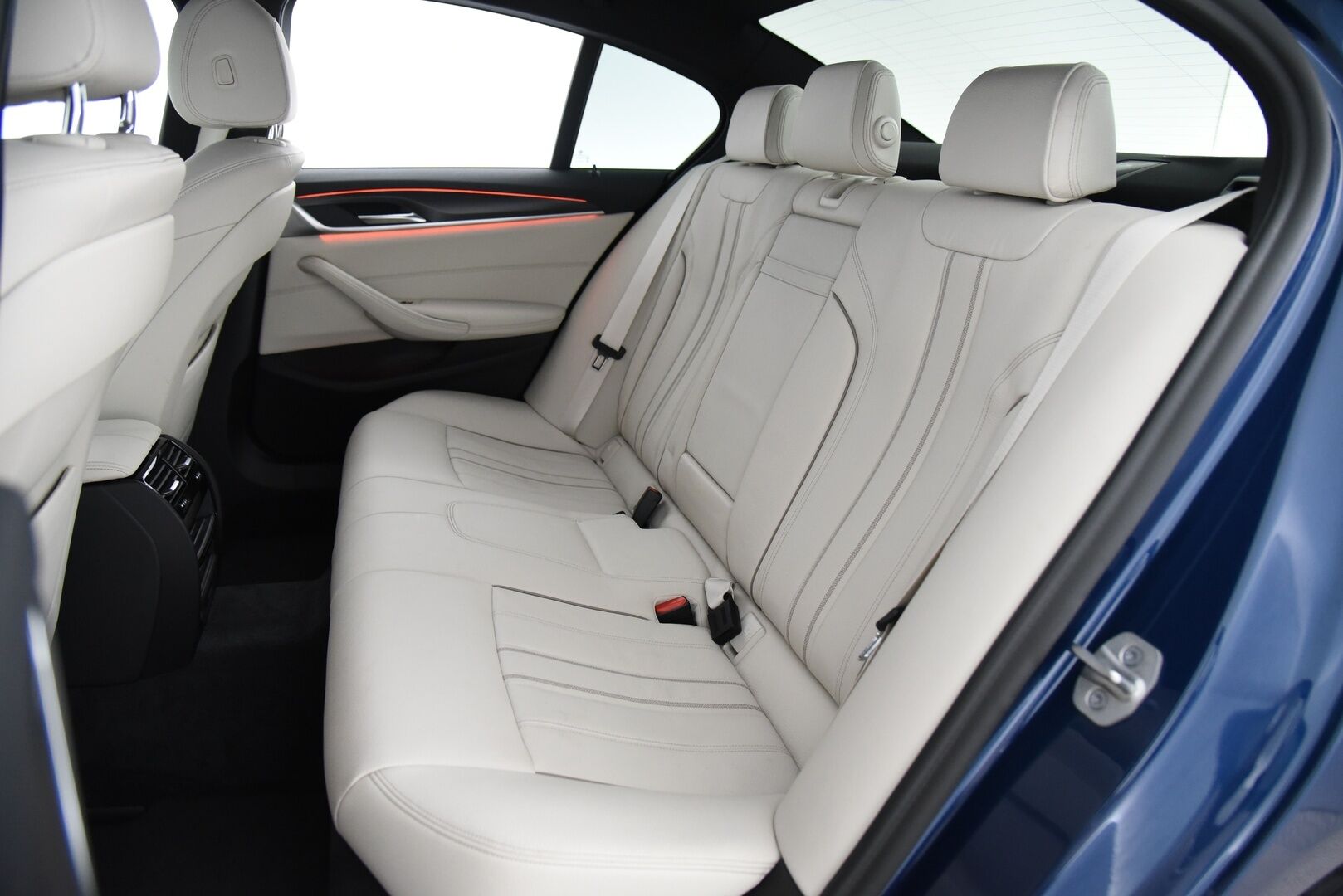 BMW 530 2022 G30 Sedan 530e xDrive A Charged Edition M Sport / Adapt. vak / HiFi / Adapt.LED / Comfort Access - 3,99 % KORKOTARJOUS TÄHÄN AUTOON - 1.om Suomi-auto / Merkkiliikkeen huollot / Nahkasisusta / Sähkötoiminen vetokoukku / 