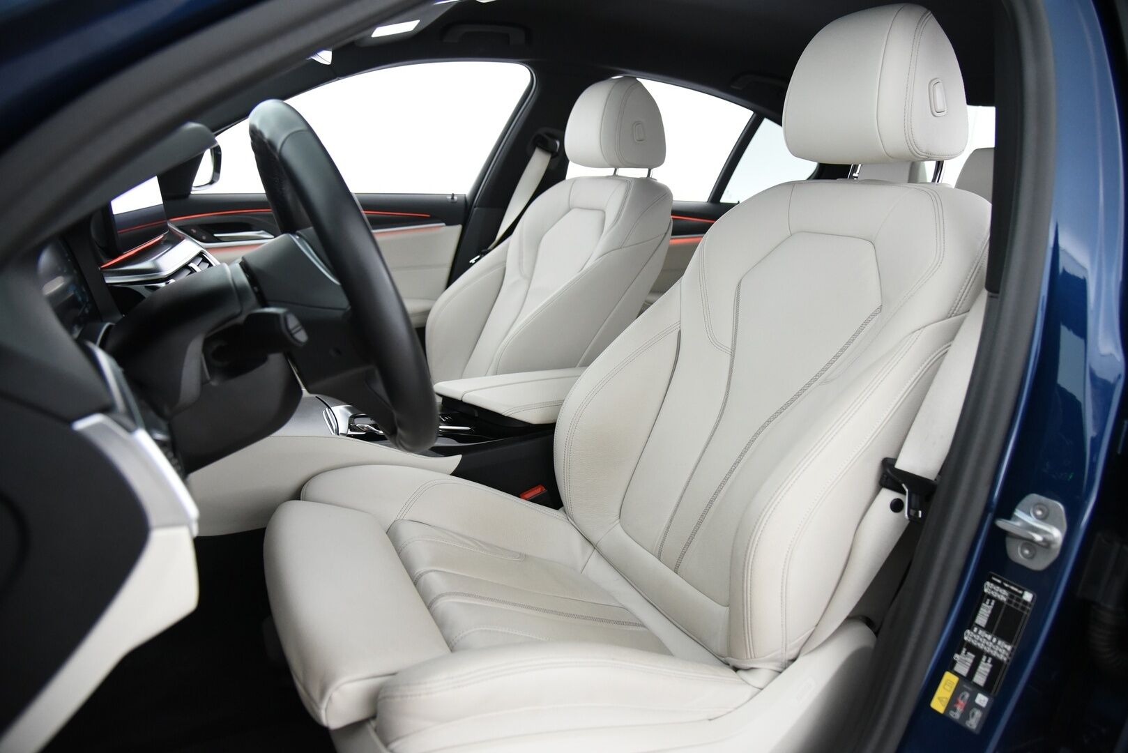 BMW 530 2022 G30 Sedan 530e xDrive A Charged Edition M Sport / Adapt. vak / HiFi / Adapt.LED / Comfort Access - 3,99 % KORKOTARJOUS TÄHÄN AUTOON - 1.om Suomi-auto / Merkkiliikkeen huollot / Nahkasisusta / Sähkötoiminen vetokoukku / 