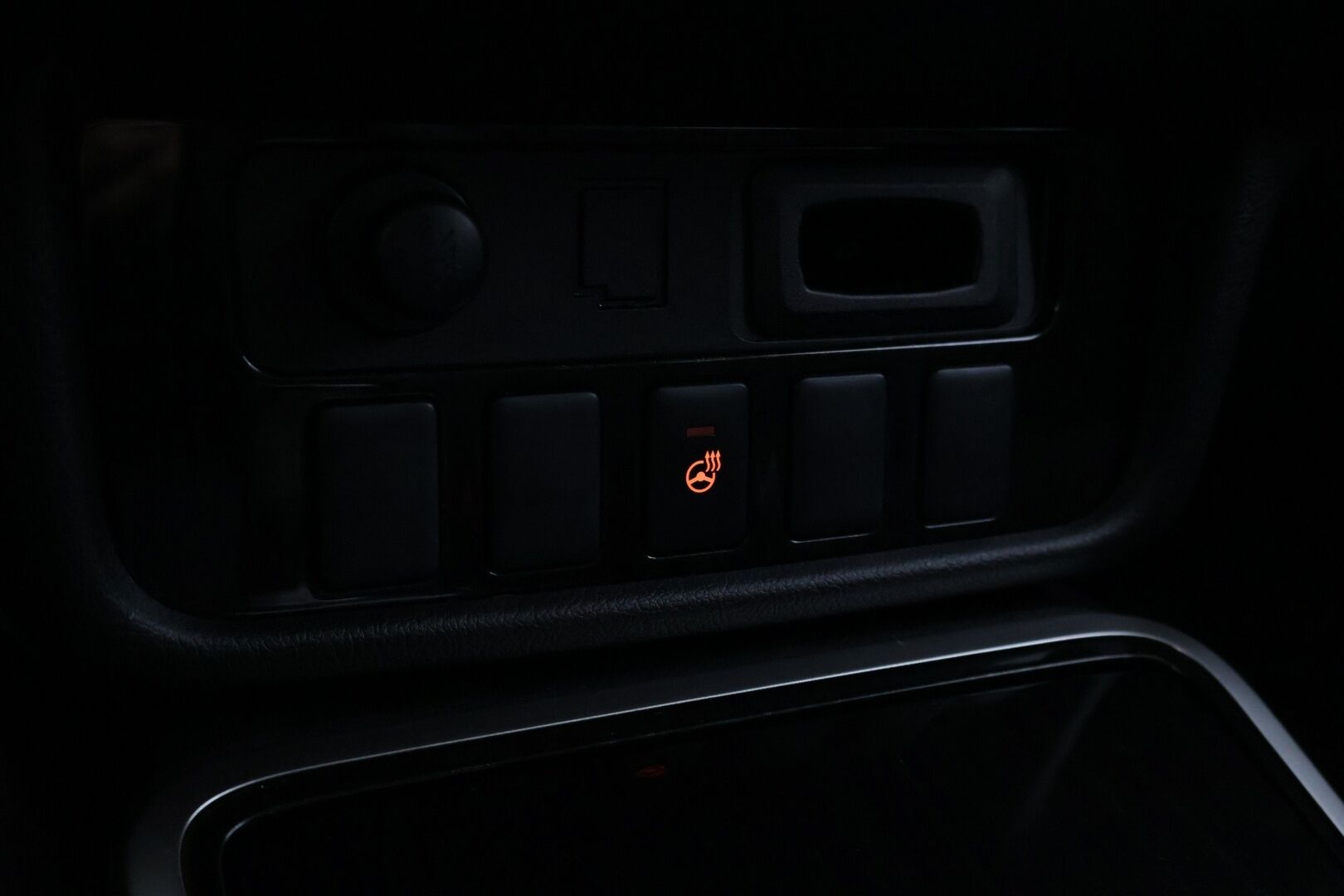 Mitsubishi OUTLANDER PHEV 2017 4WD 5P Intense Plus Business *Vetokoukku / Keyless Go / Vakkari / Nahka-alcantara* - 2X Hyvät renkaat / 2X Latauskaapelit / Juuri huollettu!