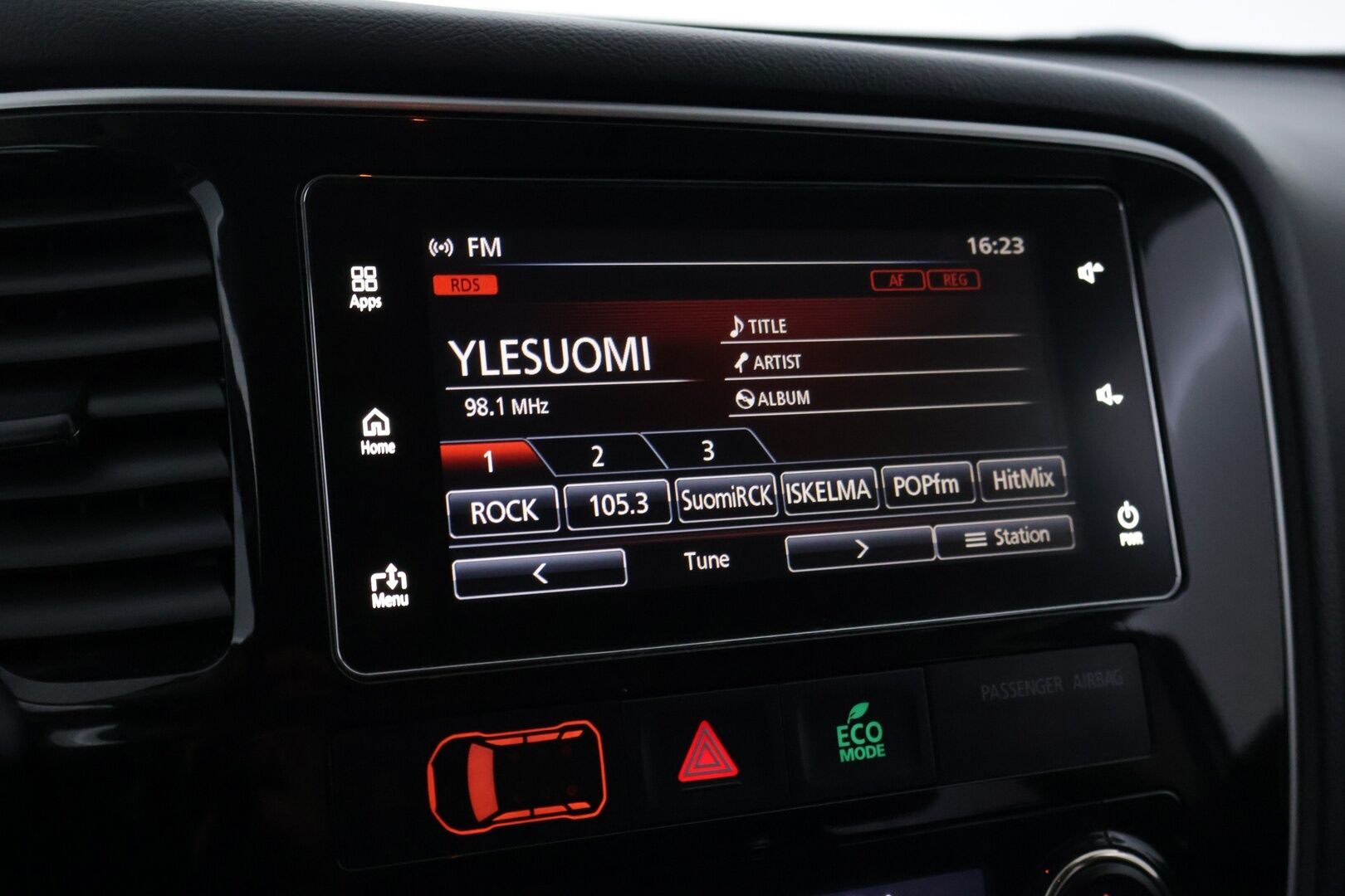 Mitsubishi OUTLANDER PHEV 2017 4WD 5P Intense Plus Business *Vetokoukku / Keyless Go / Vakkari / Nahka-alcantara* - 2X Hyvät renkaat / 2X Latauskaapelit / Juuri huollettu!