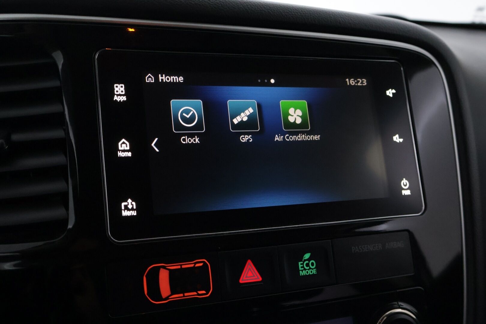 Mitsubishi OUTLANDER PHEV 2017 4WD 5P Intense Plus Business *Vetokoukku / Keyless Go / Vakkari / Nahka-alcantara* - 2X Hyvät renkaat / 2X Latauskaapelit / Juuri huollettu!