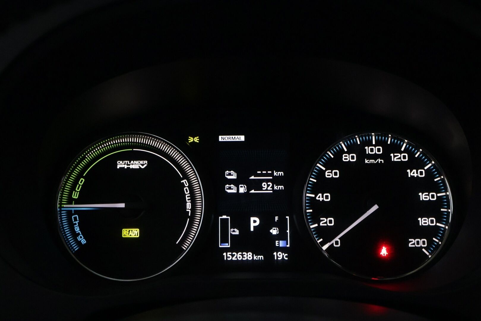 Mitsubishi OUTLANDER PHEV 2017 4WD 5P Intense Plus Business *Vetokoukku / Keyless Go / Vakkari / Nahka-alcantara* - 2X Hyvät renkaat / 2X Latauskaapelit / Juuri huollettu!