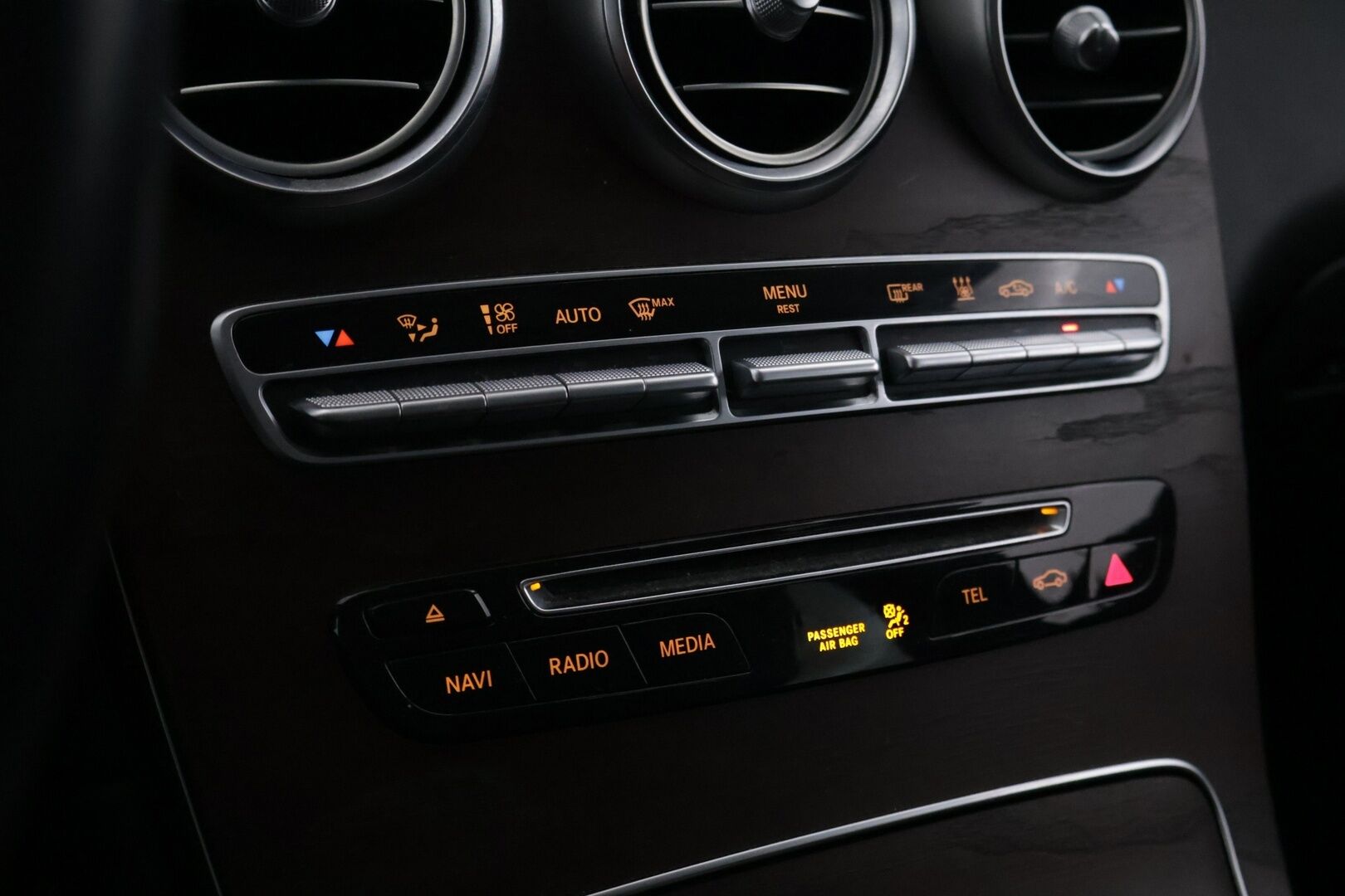 Mercedes-Benz GLC 2017 350 e 4Matic A Premium Business * Navi / Lisälämmitin / Koukku / Vakkari / Osanahat* - Juuri huollettu / Kahdet alumiinivanteet