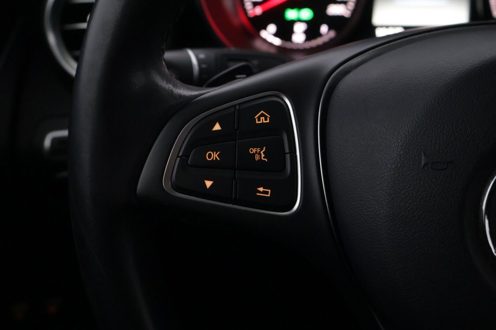 Mercedes-Benz GLC 2017 350 e 4Matic A Premium Business * Navi / Lisälämmitin / Koukku / Vakkari / Osanahat* - Juuri huollettu / Kahdet alumiinivanteet - HULLUT AVAJAISHULINAT KORKOTARJOUS 3,29 %