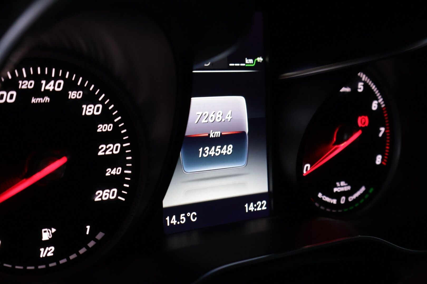 Mercedes-Benz GLC 2017 350 e 4Matic A Premium Business * Navi / Lisälämmitin / Koukku / Vakkari / Osanahat* - Juuri huollettu / Kahdet alumiinivanteet - HULLUT AVAJAISHULINAT KORKOTARJOUS 3,29 %