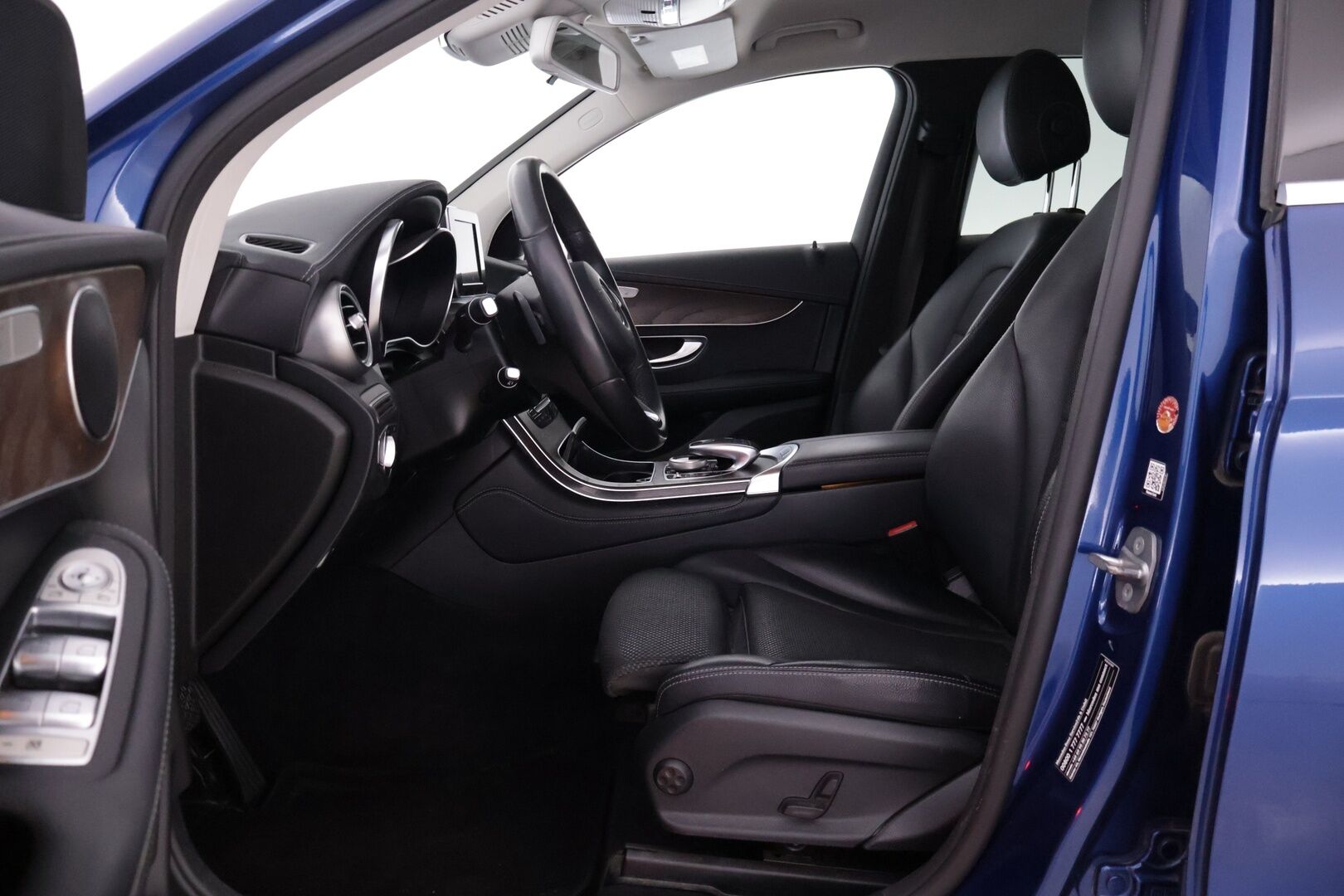 Mercedes-Benz GLC 2017 350 e 4Matic A Premium Business * Navi / Lisälämmitin / Koukku / Vakkari / Osanahat* - Juuri huollettu / Kahdet alumiinivanteet