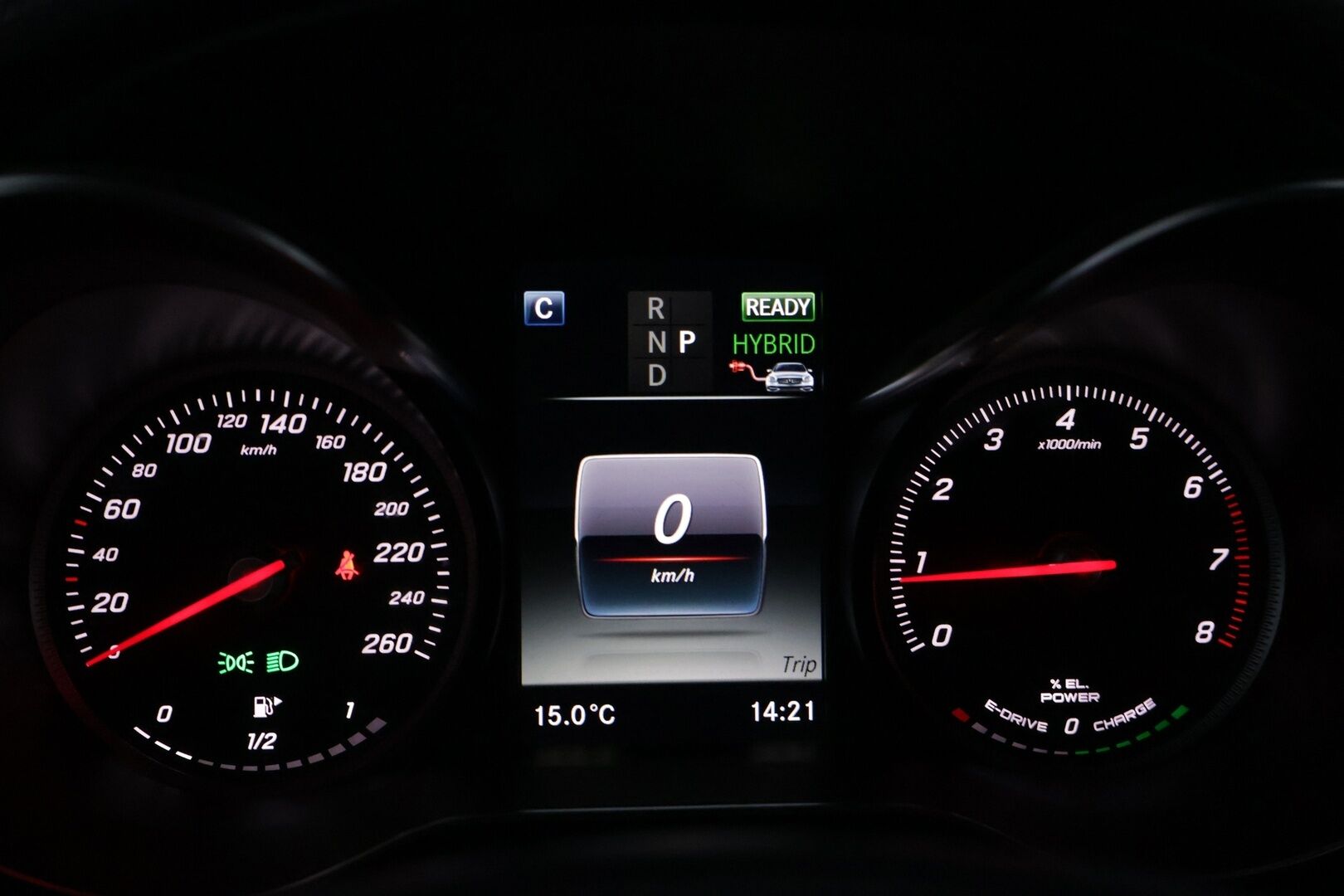 Mercedes-Benz GLC 2017 350 e 4Matic A Premium Business * Navi / Lisälämmitin / Koukku / Vakkari / Osanahat* - Juuri huollettu / Kahdet alumiinivanteet