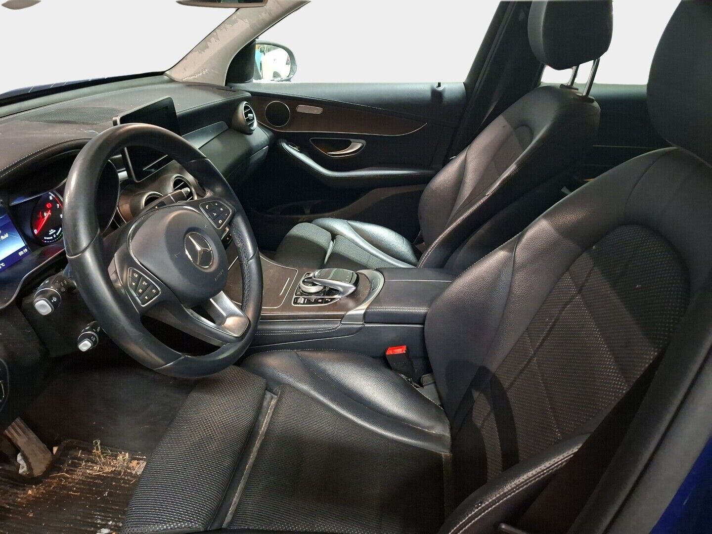 Mercedes-Benz GLC 2017 350 e 4Matic A Premium Business * Navi / Lisälämmitin / Koukku / Vakkari / Osanahat* - Juuri huollettu / Kahdet alumiinivanteet