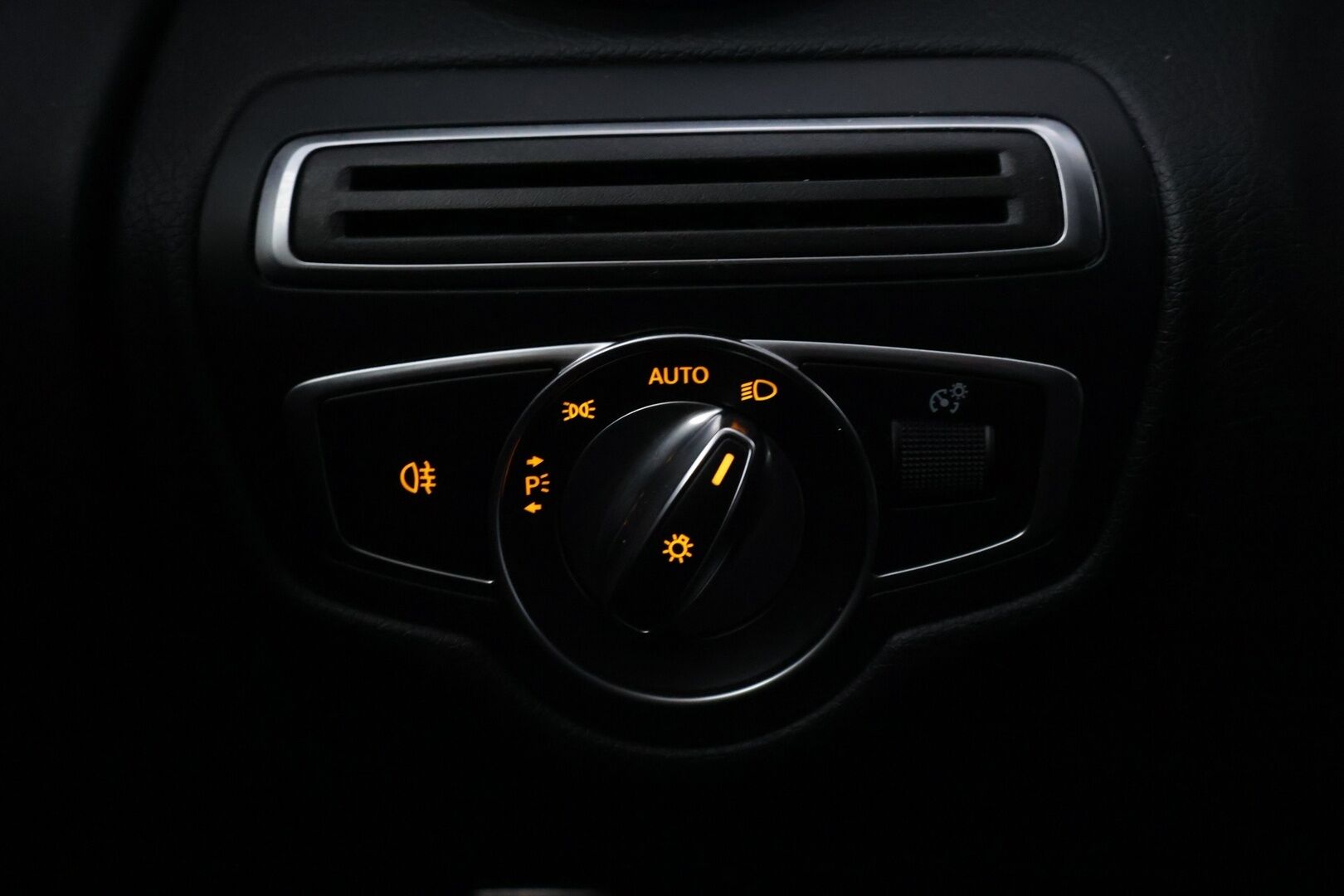 Mercedes-Benz GLC 2017 350 e 4Matic A Premium Business * Navi / Lisälämmitin / Koukku / Vakkari / Osanahat* - Juuri huollettu / Kahdet alumiinivanteet - HULLUT AVAJAISHULINAT KORKOTARJOUS 3,29 %