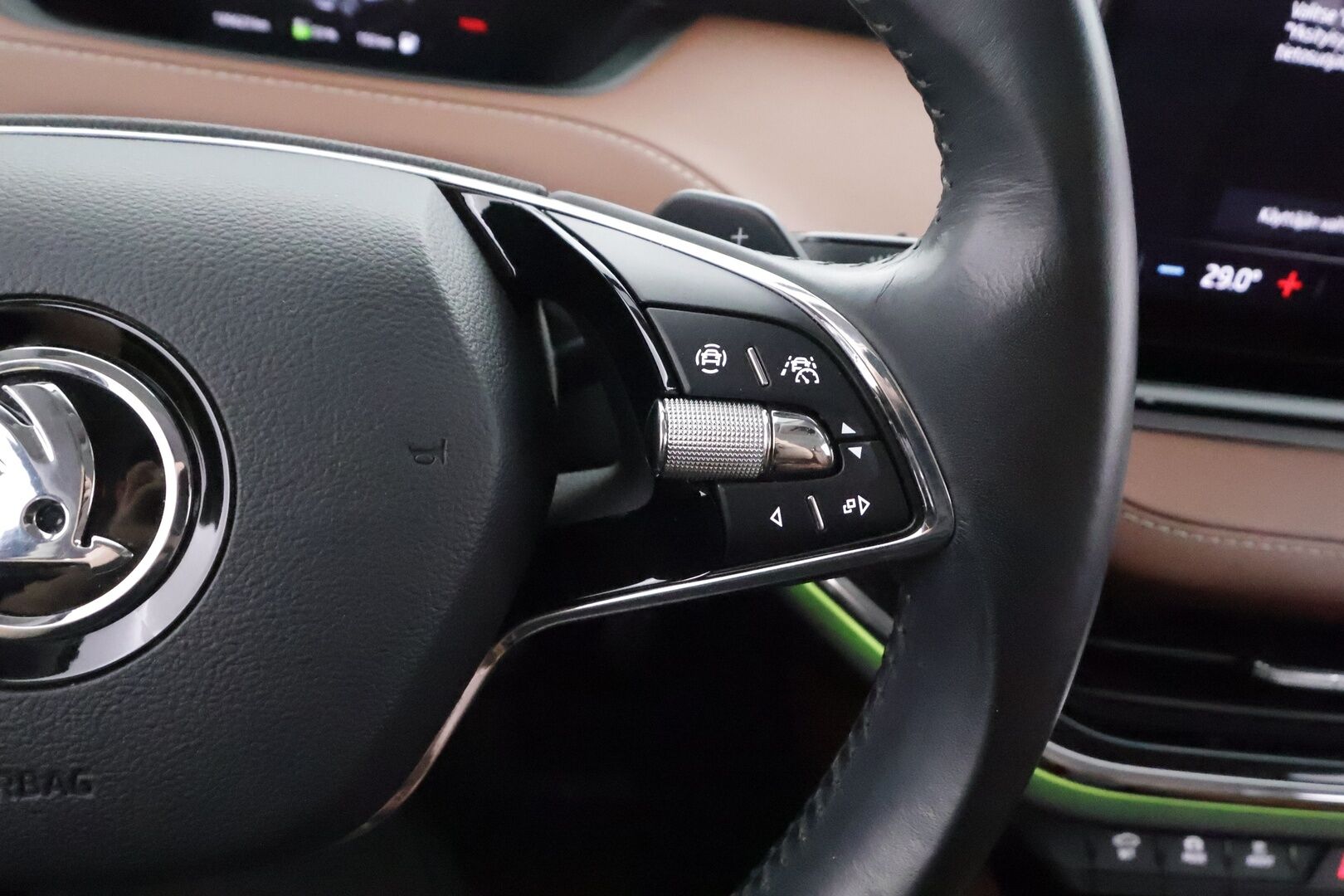 Skoda Enyaq 2021 60 "125 EDITION" iV - | ACC | ILP | Koukku | Matrix-LED | Muistipenkki | P.Kamera | Ratinlämmitys | Keyless | Apple&Android | Suomi-auto | Kahdet Renkaat |