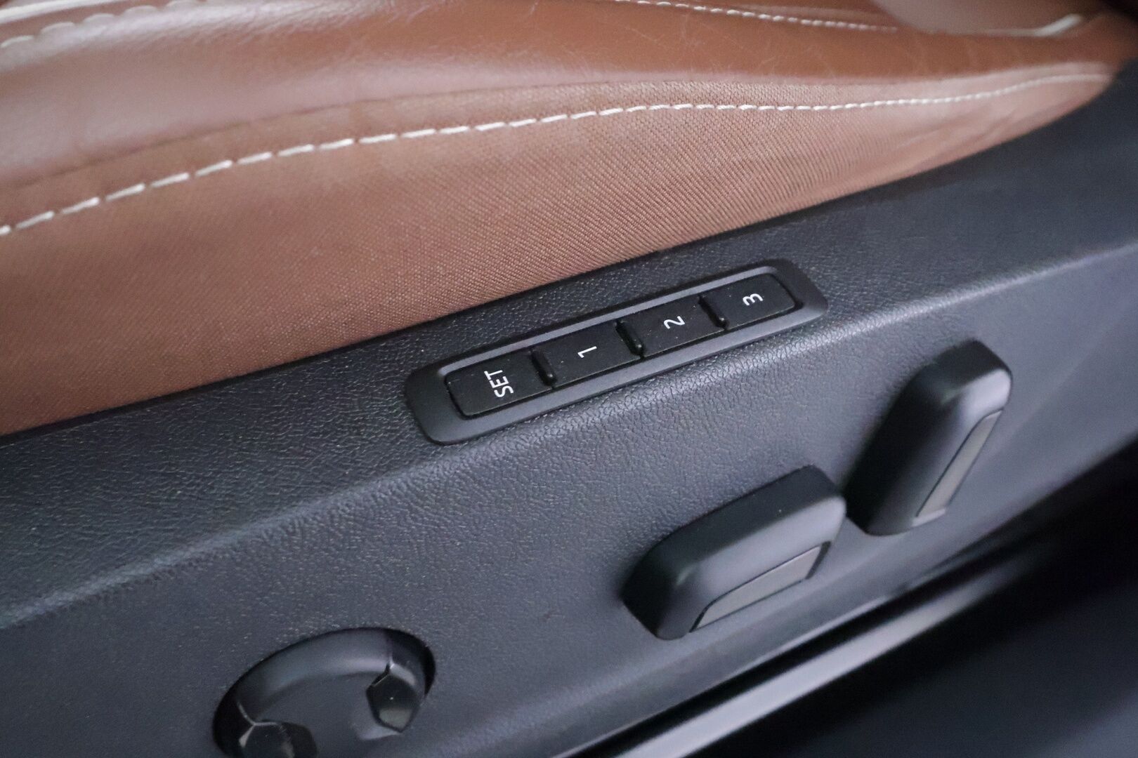 Skoda Enyaq 2021 60 "125 EDITION" iV - | ACC | ILP | Koukku | Matrix-LED | Muistipenkki | P.Kamera | Ratinlämmitys | Keyless | Apple&Android | Suomi-auto | Kahdet Renkaat |