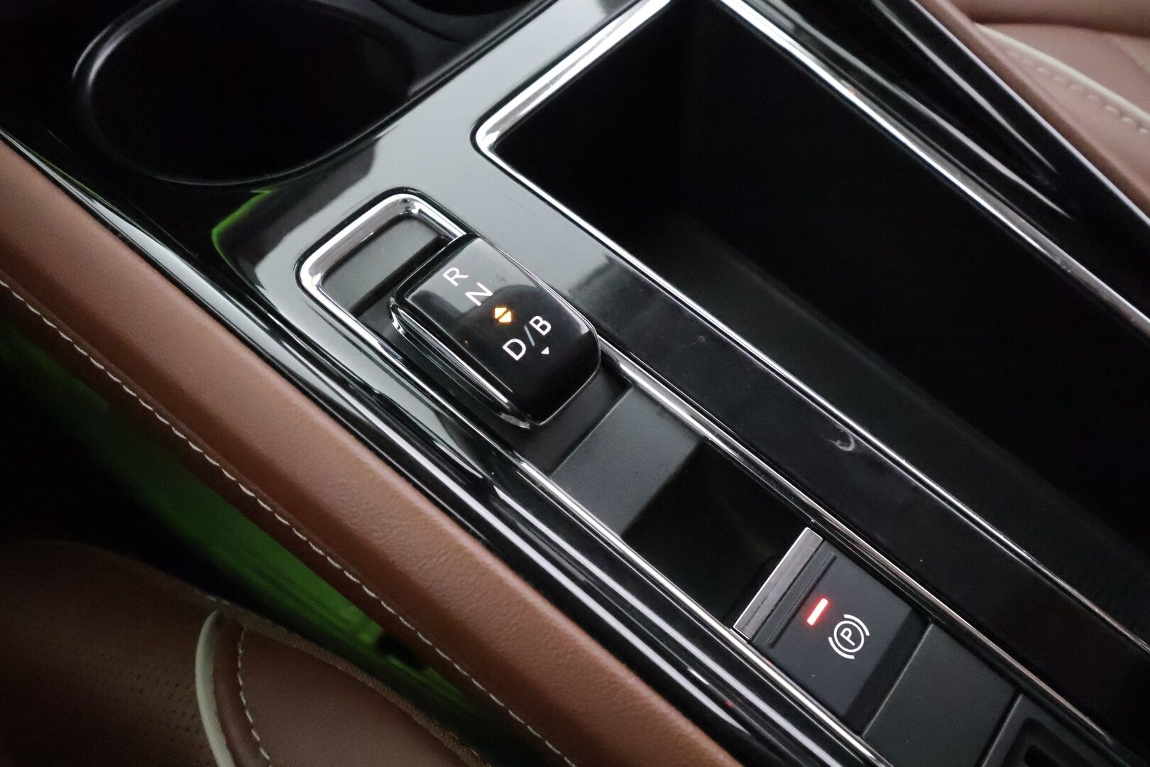 Skoda Enyaq 2021 60 "125 EDITION" iV - | ACC | ILP | Koukku | Matrix-LED | Muistipenkki | P.Kamera | Ratinlämmitys | Keyless | Apple&Android | Suomi-auto | Kahdet Renkaat |